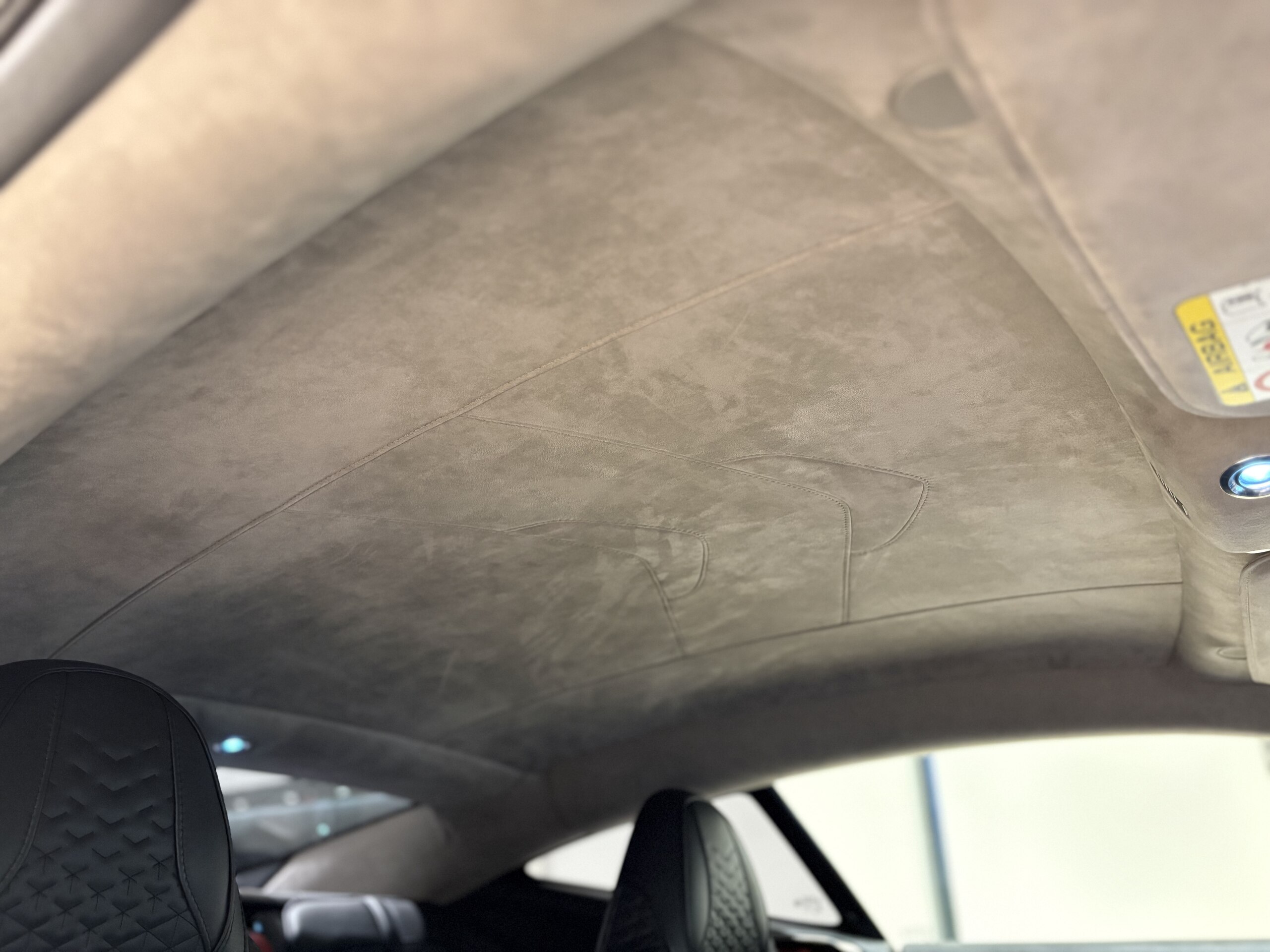 2019 Aston Martin DBS Superleggera — Photo 15 / 49