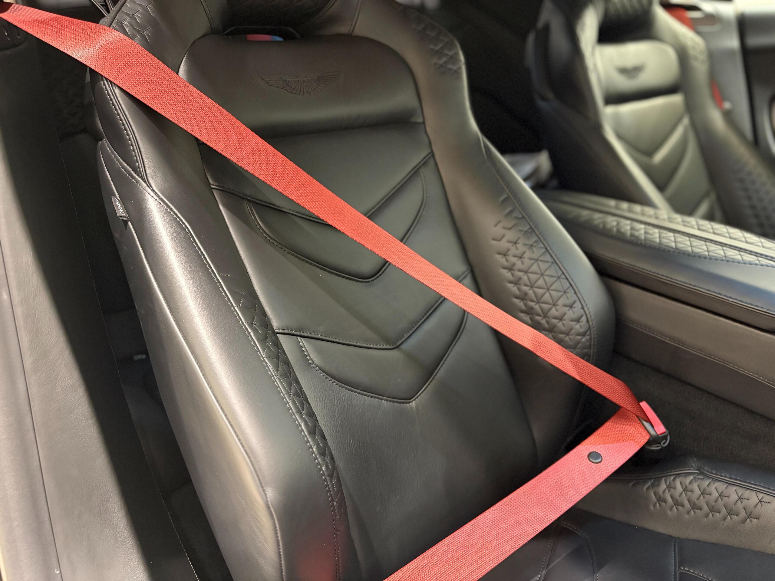 2019 Aston Martin DBS Superleggera — Photo 16 / 49