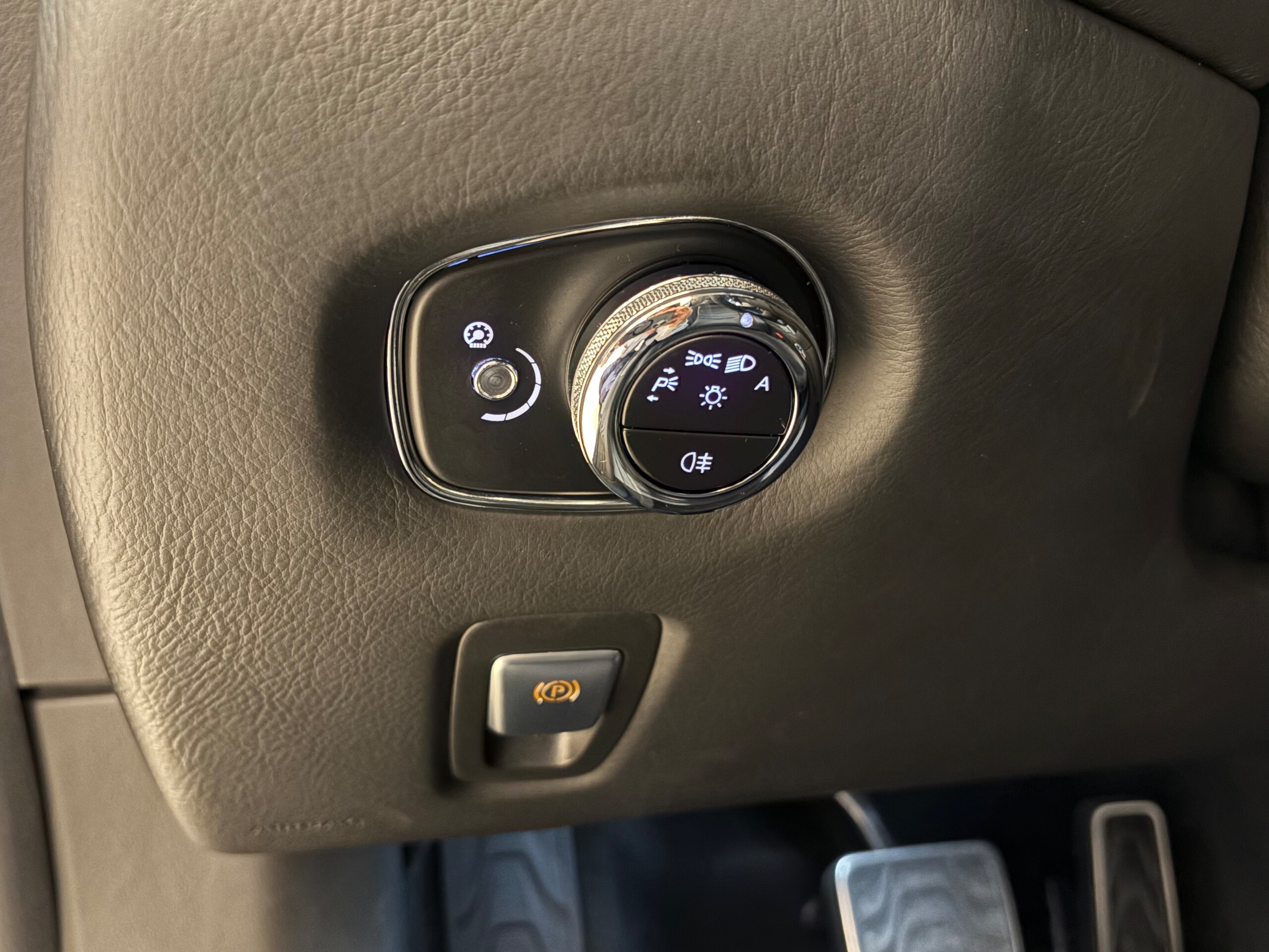 2019 Aston Martin DBS Superleggera — Photo 27 / 49