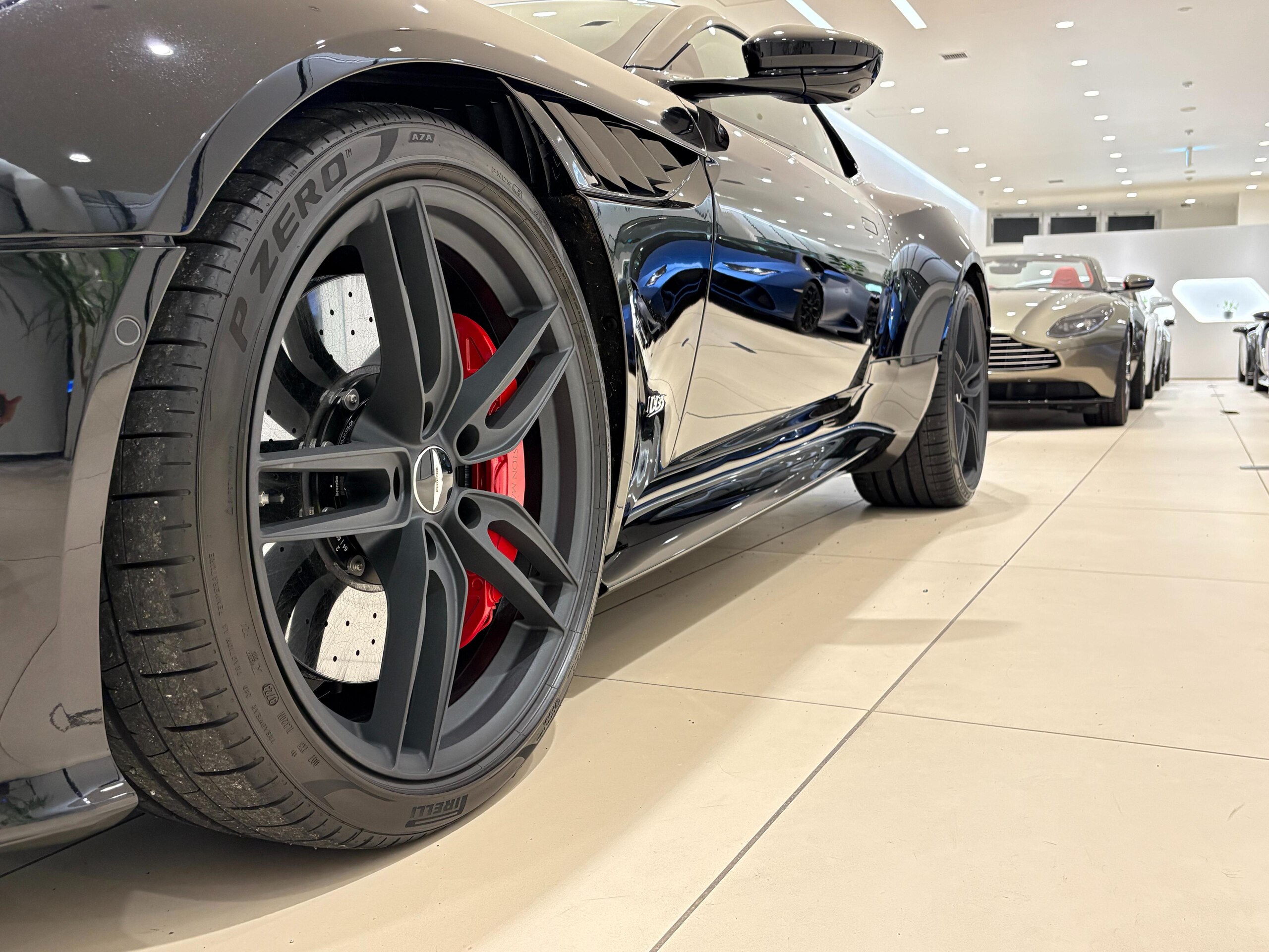 2019 Aston Martin DBS Superleggera — Photo 29 / 49