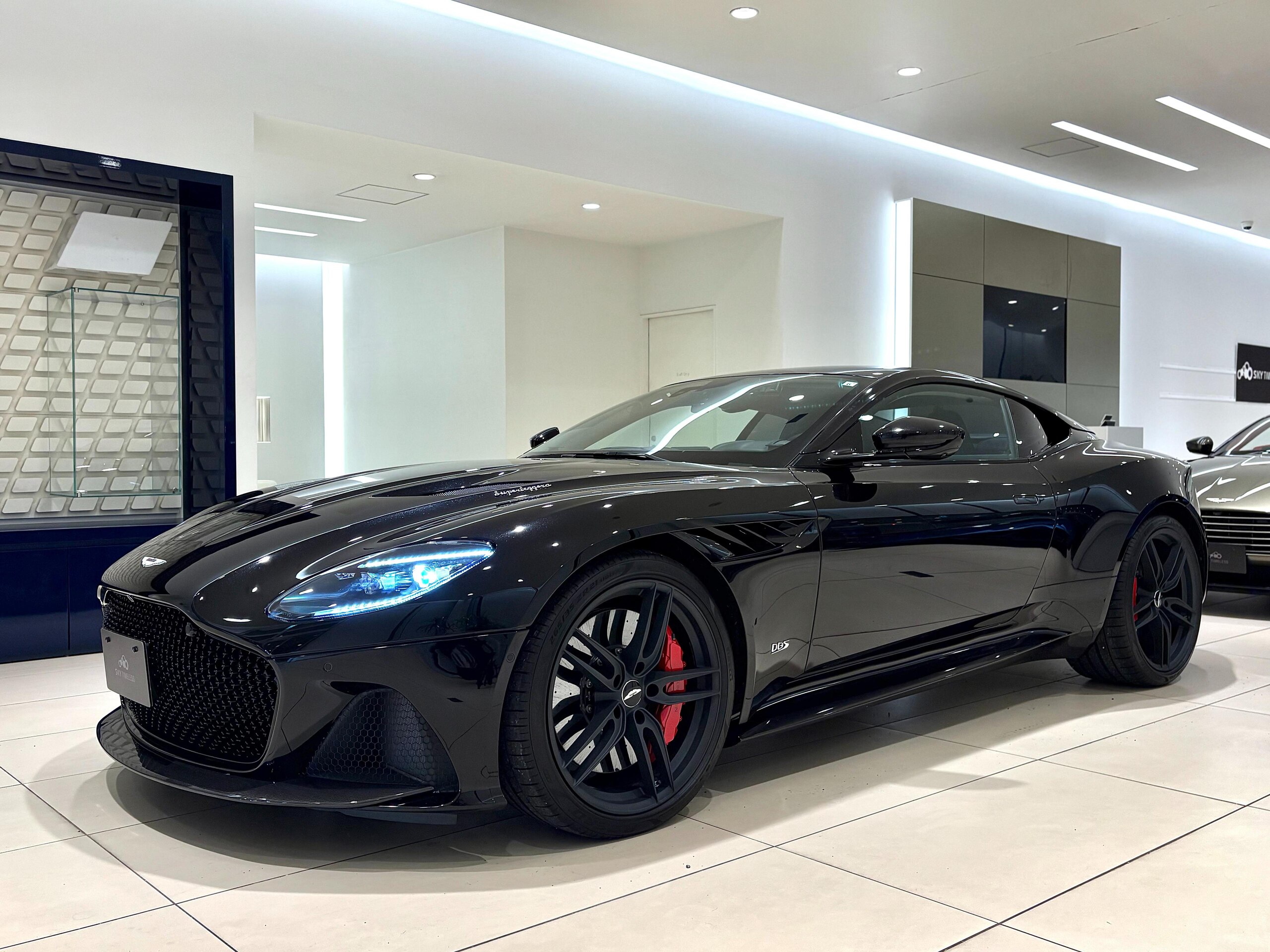 2019 Aston Martin DBS Superleggera — Photo 33 / 49