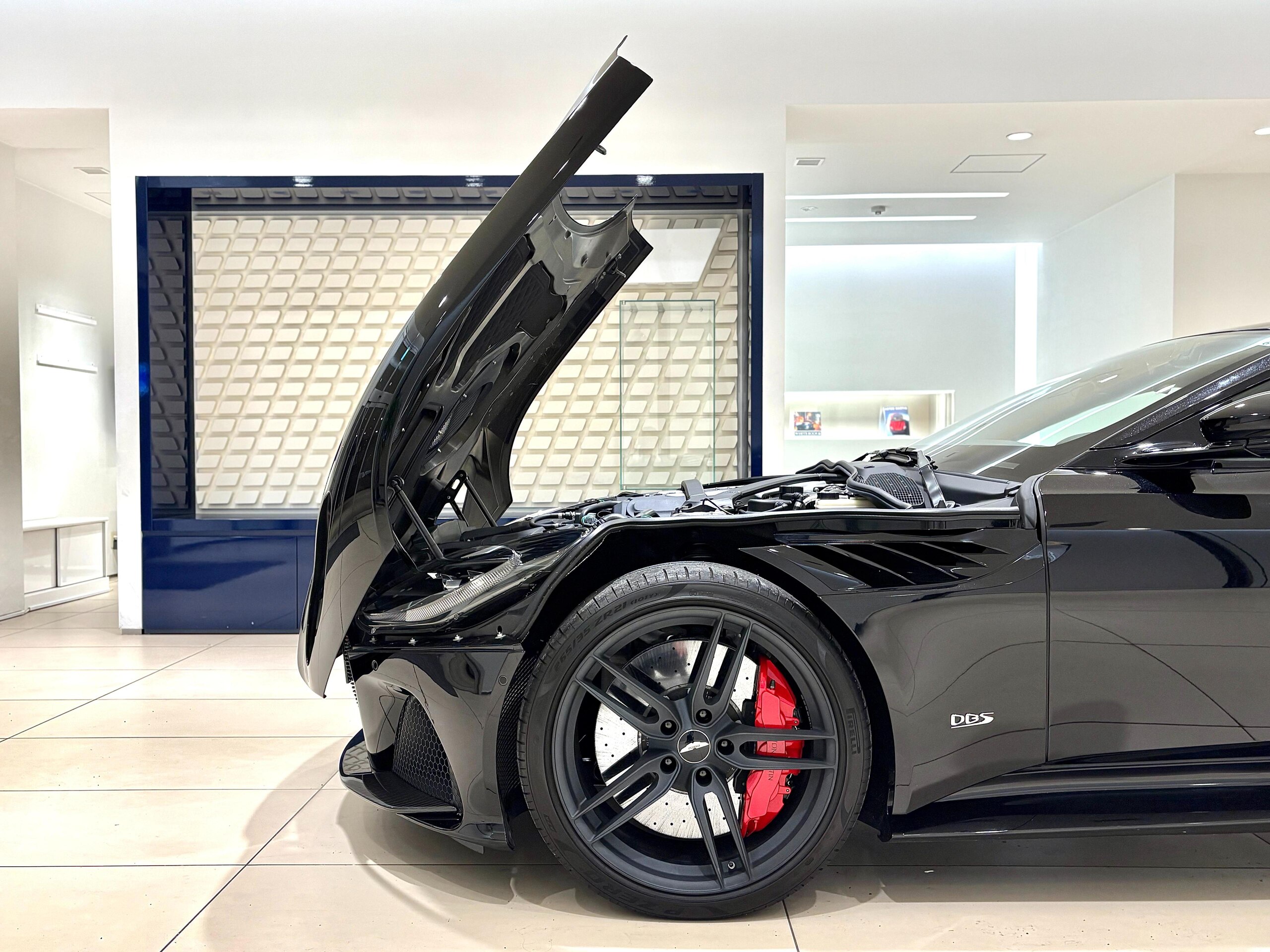 2019 Aston Martin DBS Superleggera — Photo 35 / 49