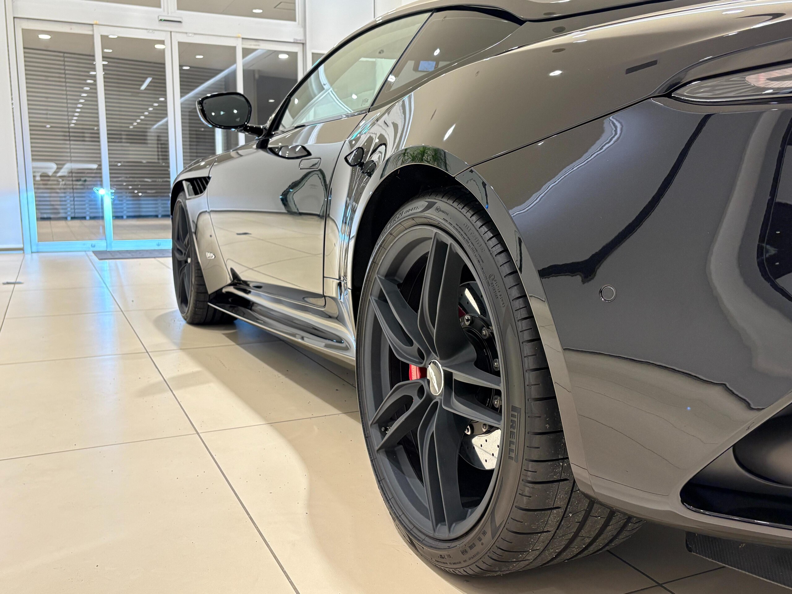 2019 Aston Martin DBS Superleggera — Photo 37 / 49