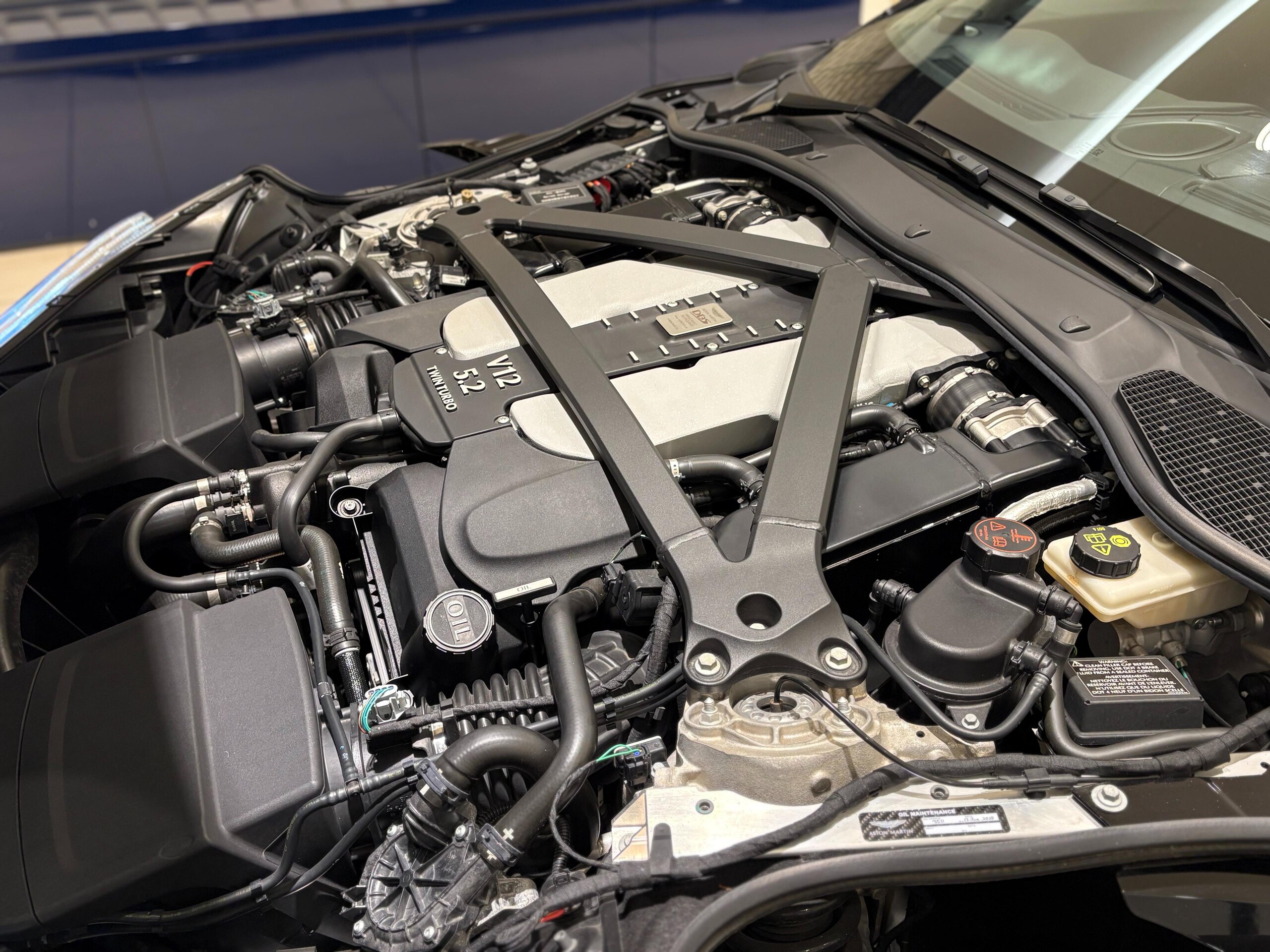 2019 Aston Martin DBS Superleggera — Photo 44 / 49