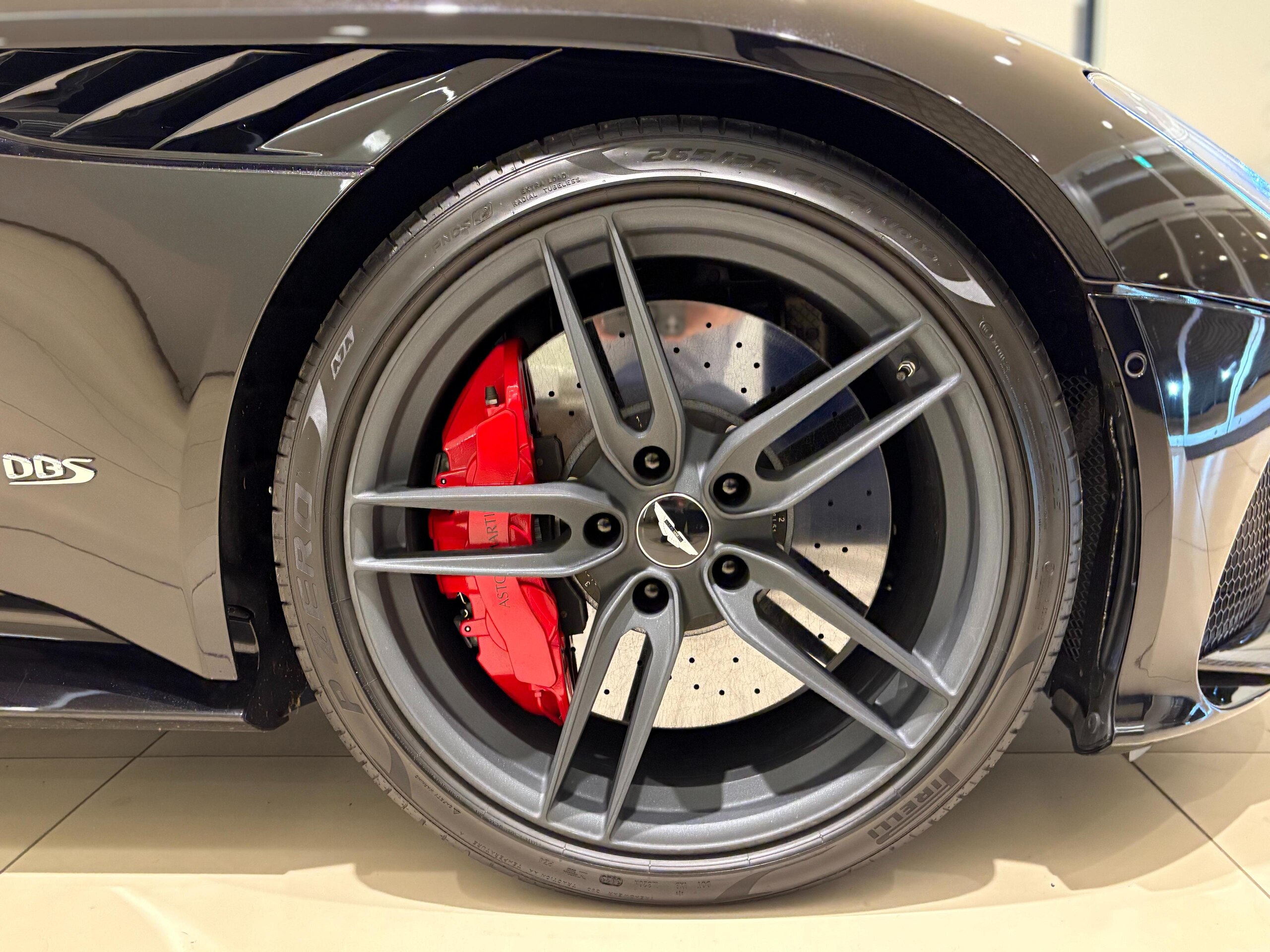 2019 Aston Martin DBS Superleggera — Photo 45 / 49
