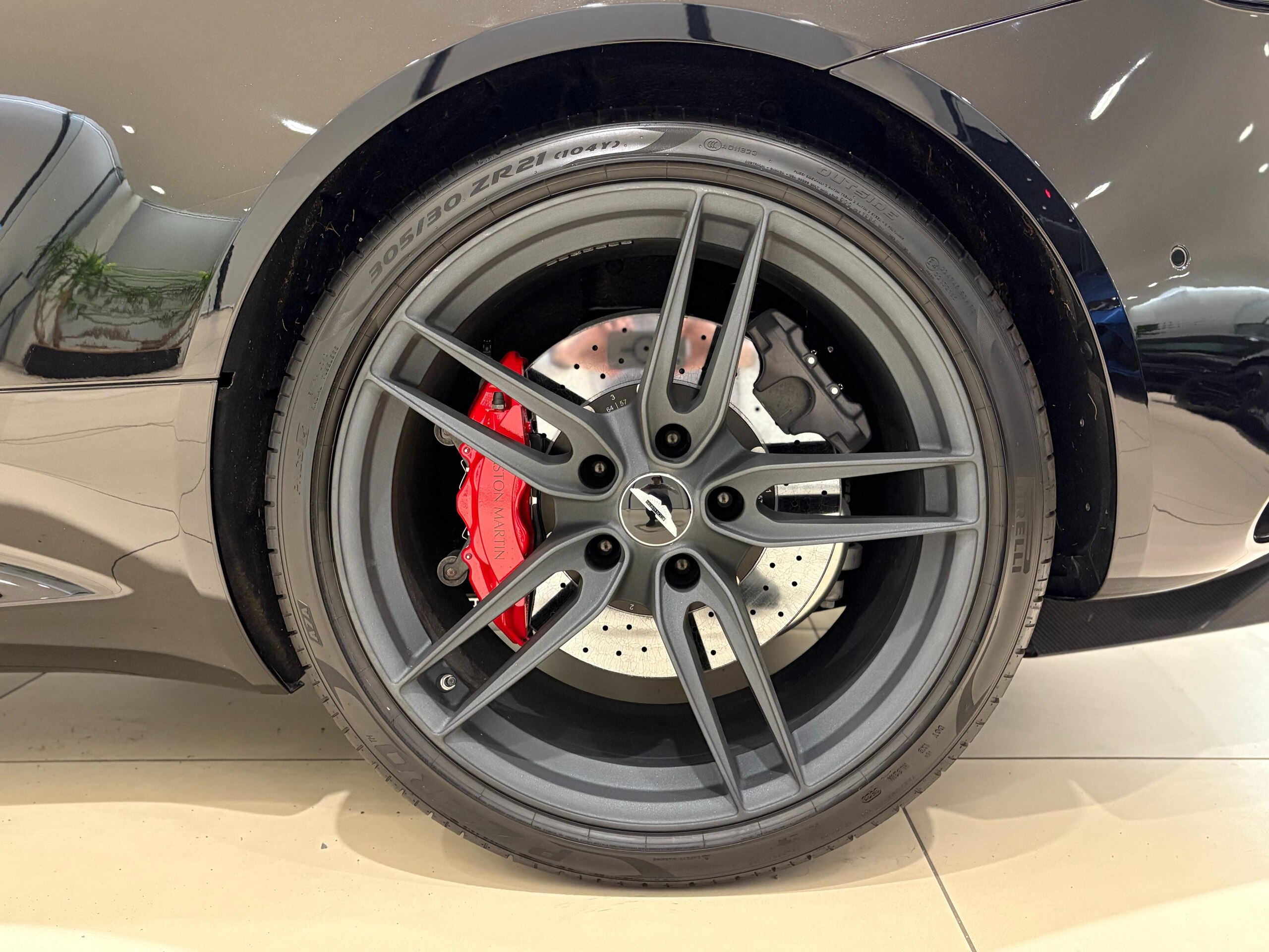 2019 Aston Martin DBS Superleggera — Photo 47 / 49