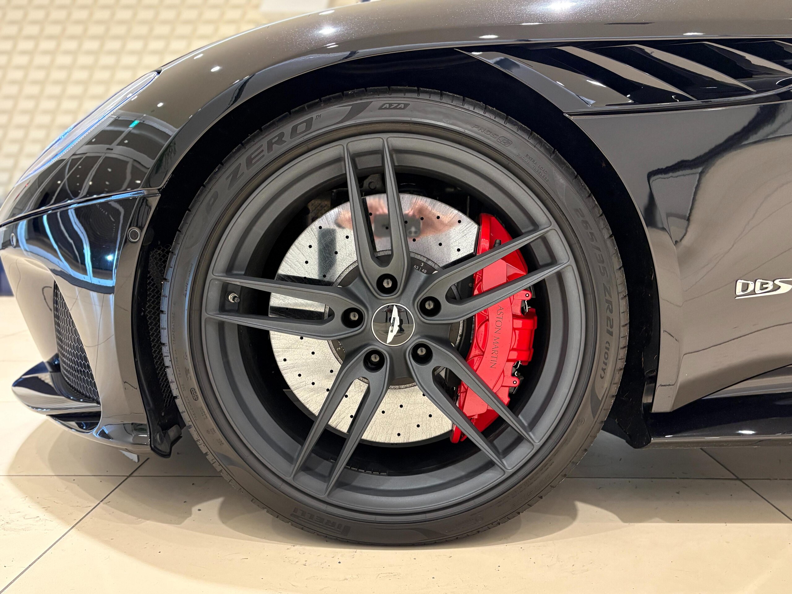 2019 Aston Martin DBS Superleggera — Photo 48 / 49