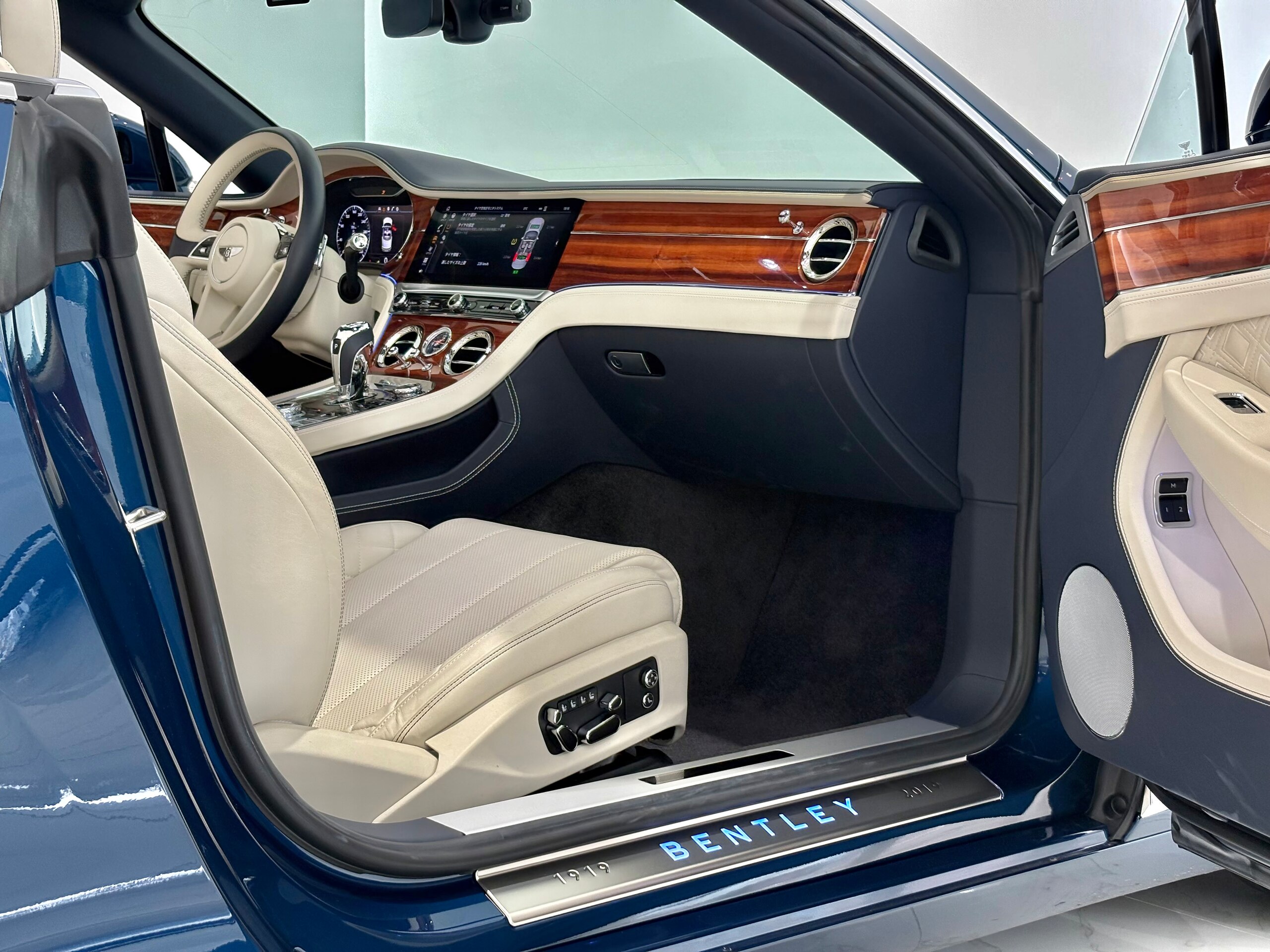 2019 Bentley Continental GT Convertible — Photo 26 / 35