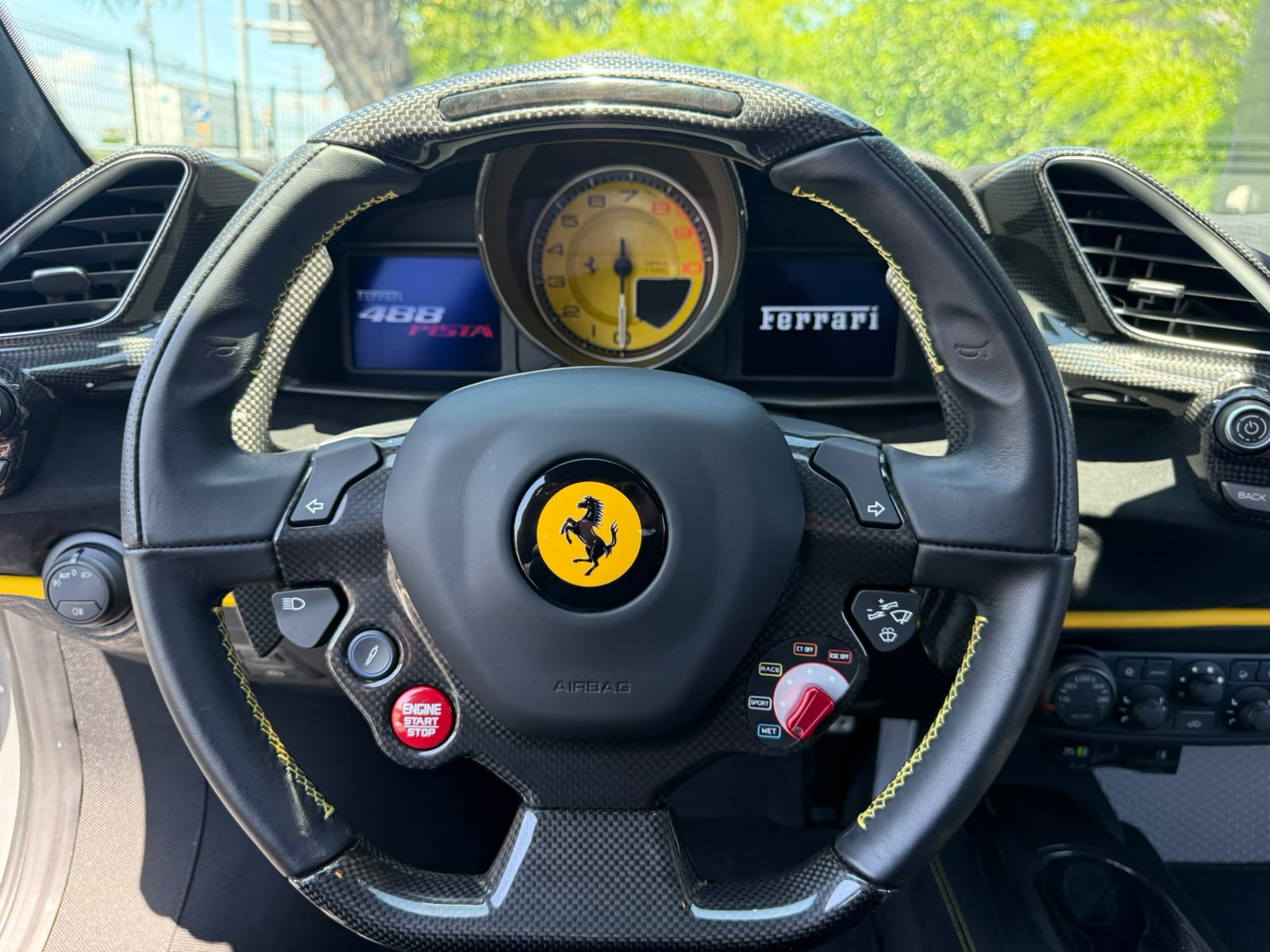 2019 Ferrari 488 Pista — Photo 23 / 41