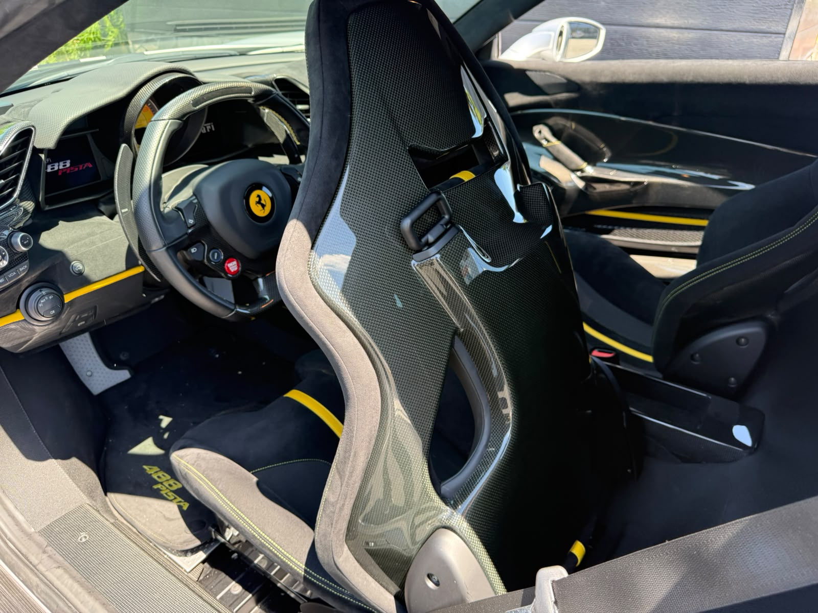2019 Ferrari 488 Pista — Photo 25 / 41