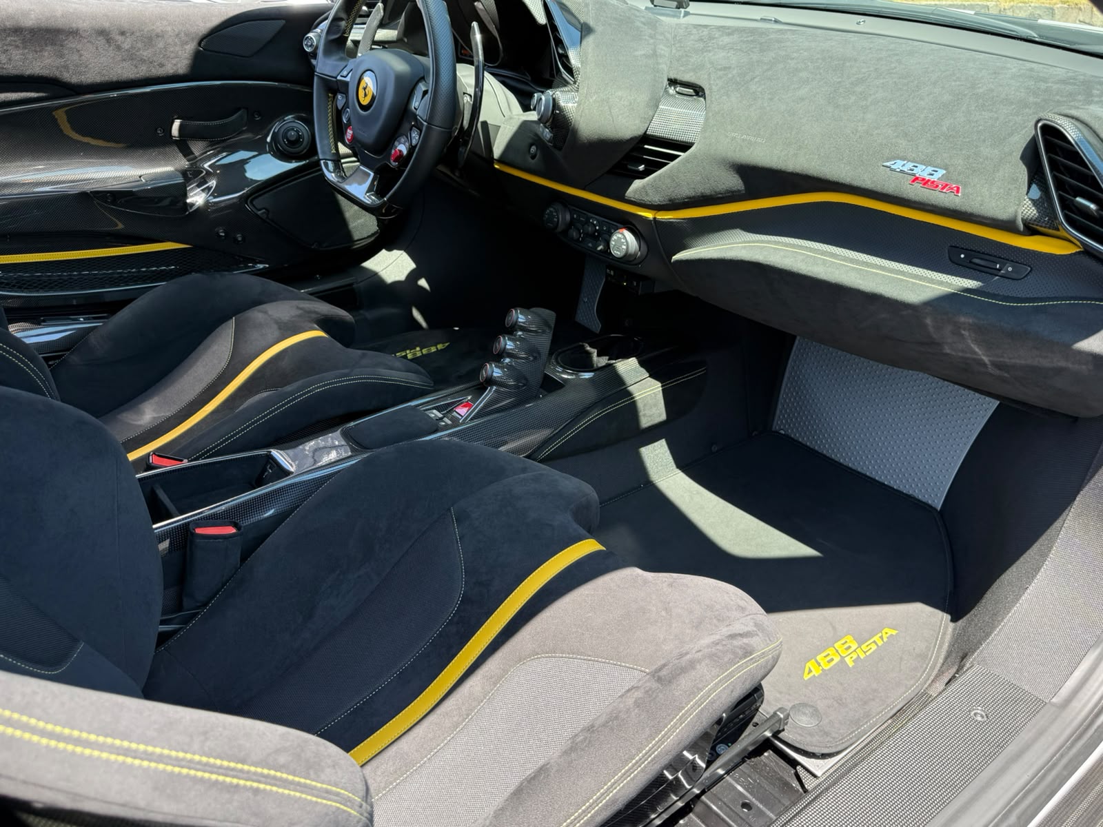 2019 Ferrari 488 Pista — Photo 27 / 41