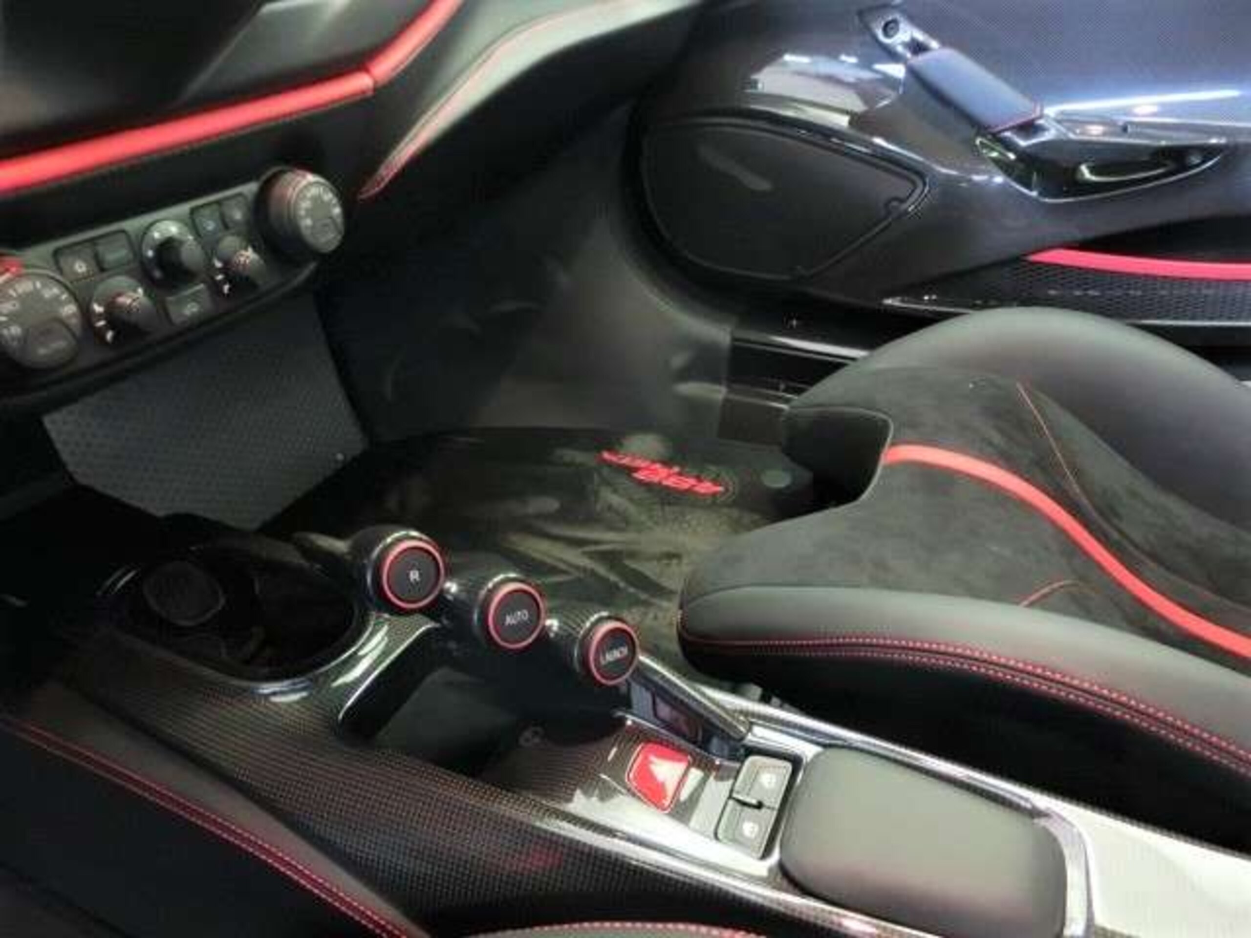 2019 Ferrari 488 Pista — Photo 11 / 15