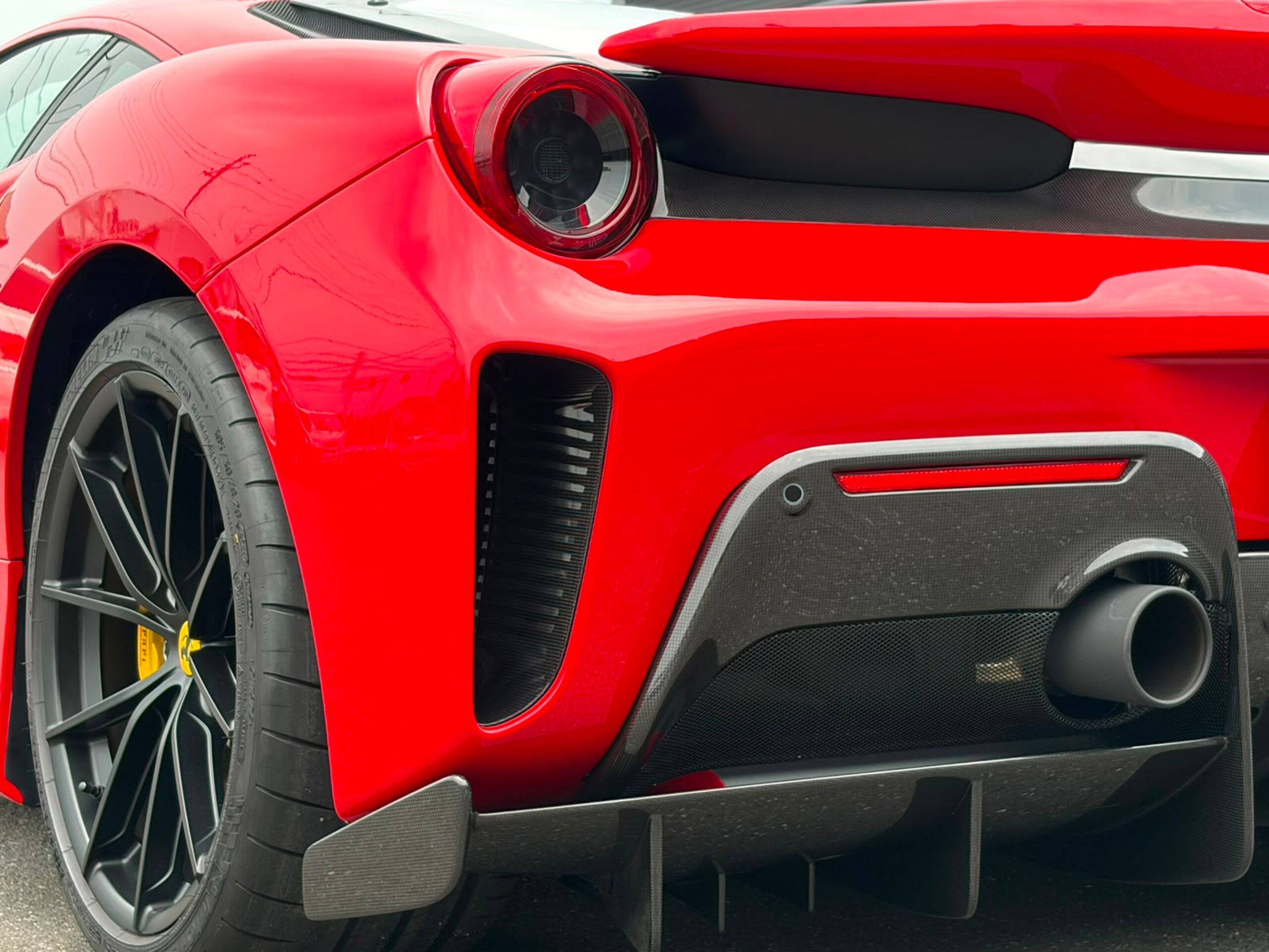 2019 Ferrari 488 Pista — Photo 15 / 44