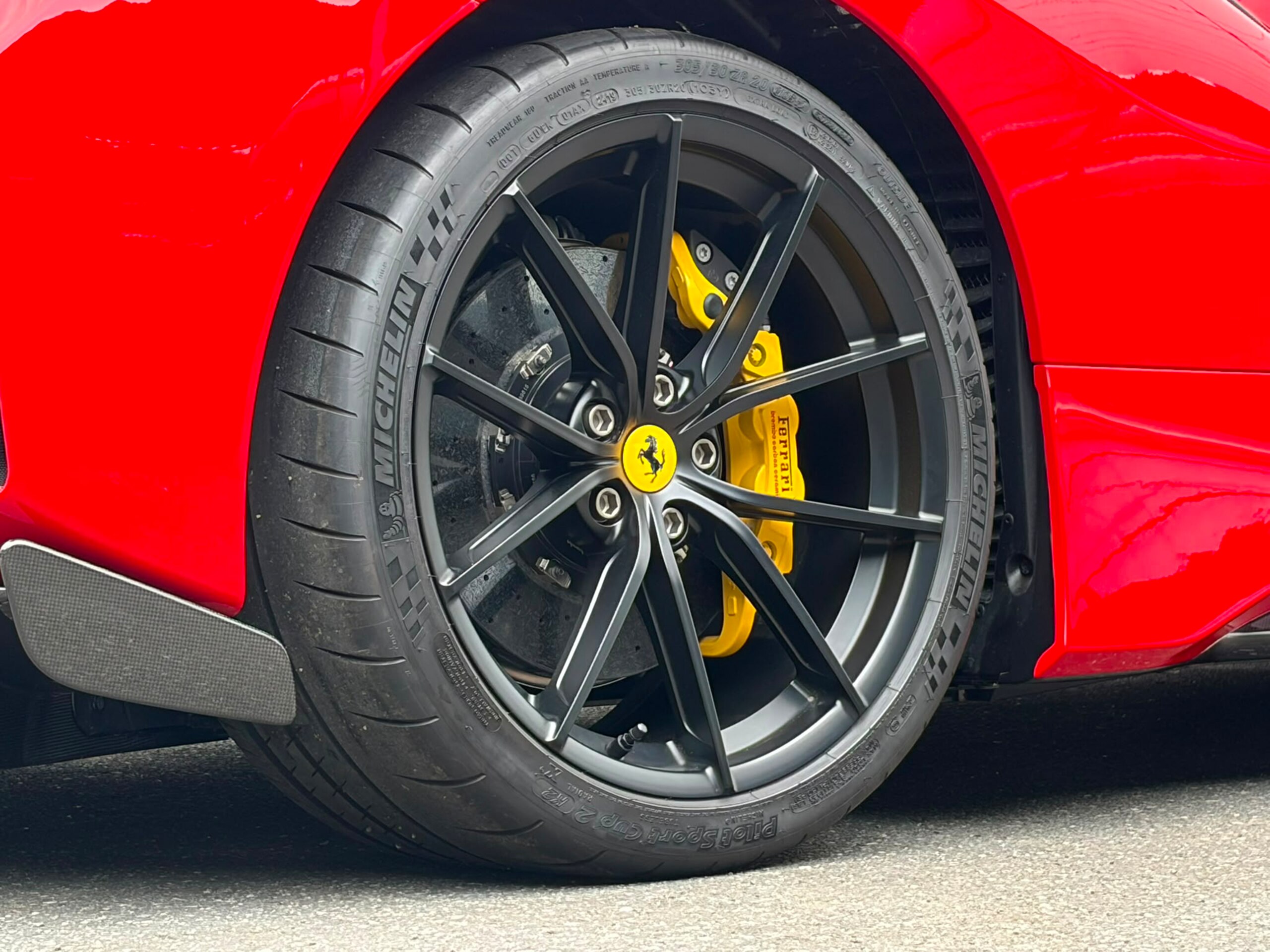 2019 Ferrari 488 Pista — Photo 19 / 44