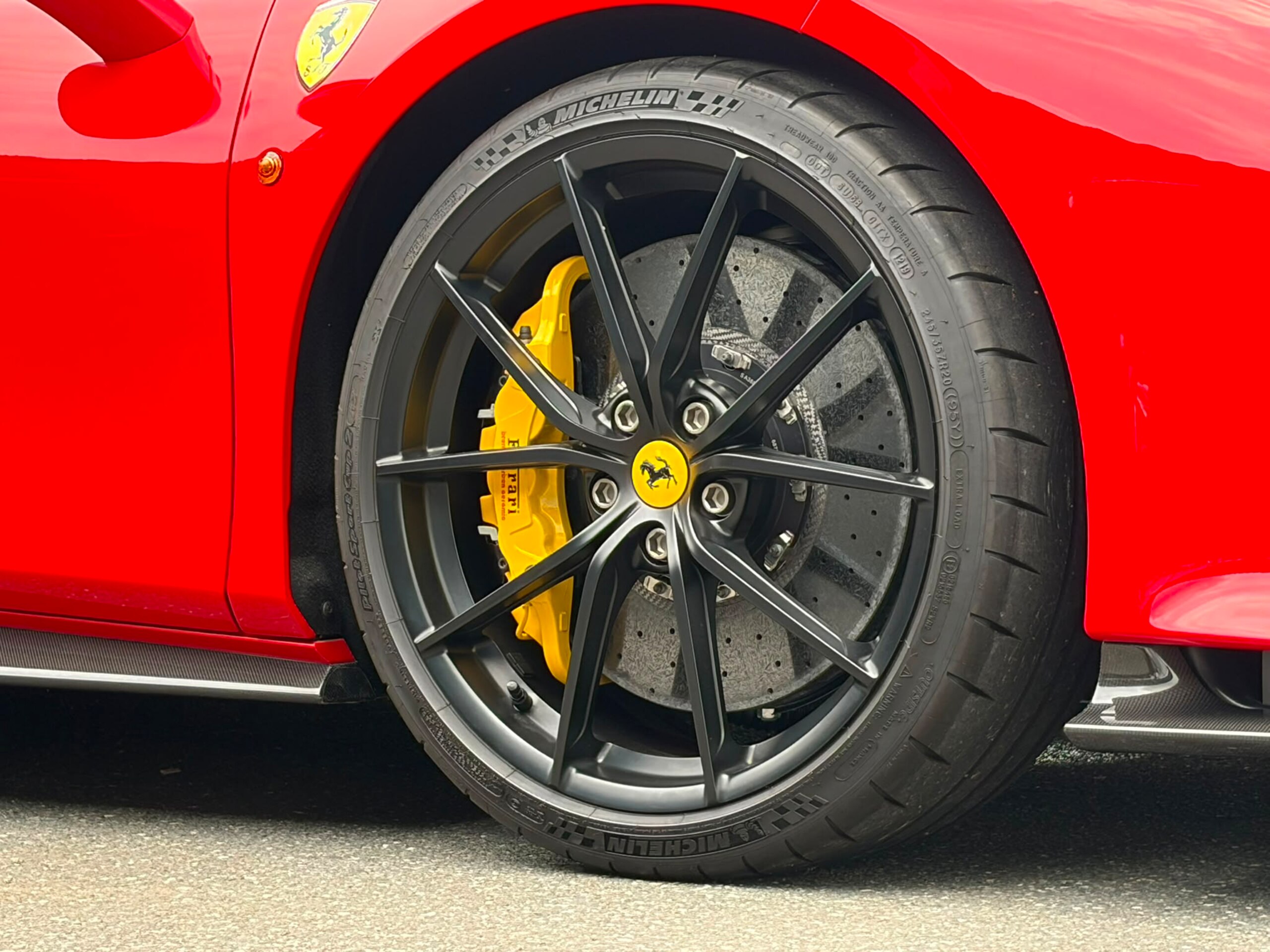 2019 Ferrari 488 Pista — Photo 21 / 44