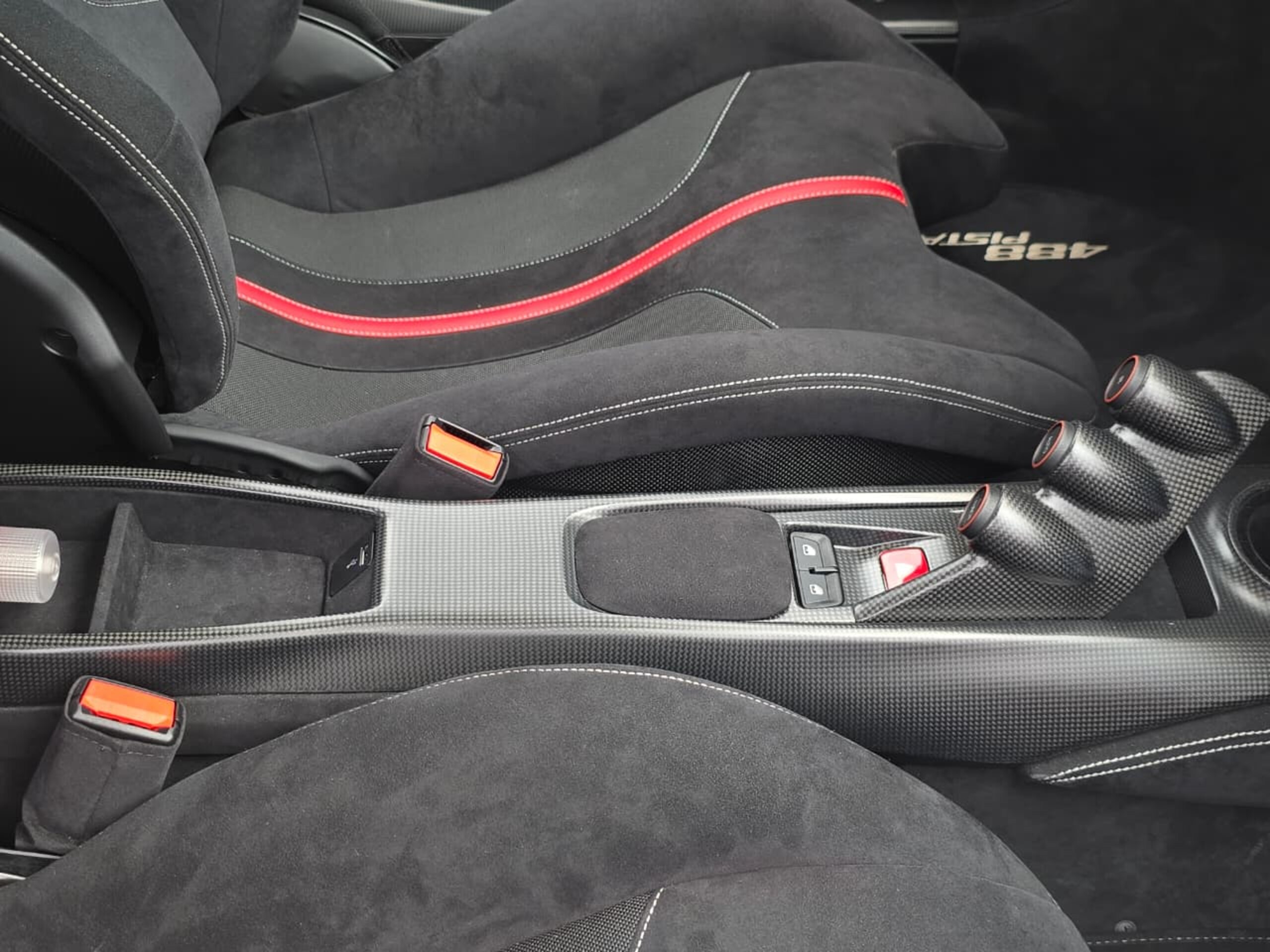 2019 Ferrari 488 Pista — Photo 30 / 44