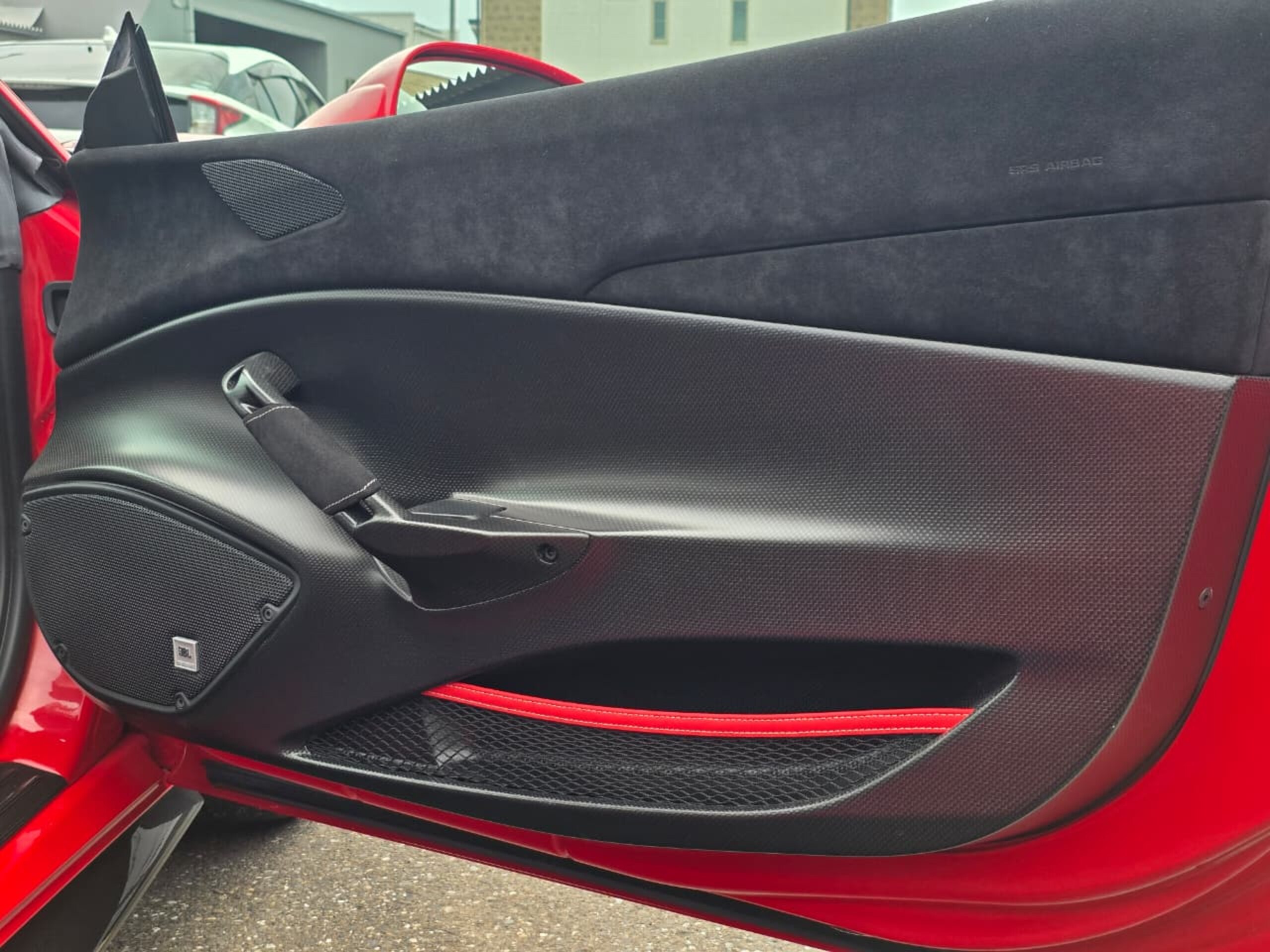 2019 Ferrari 488 Pista — Photo 33 / 44