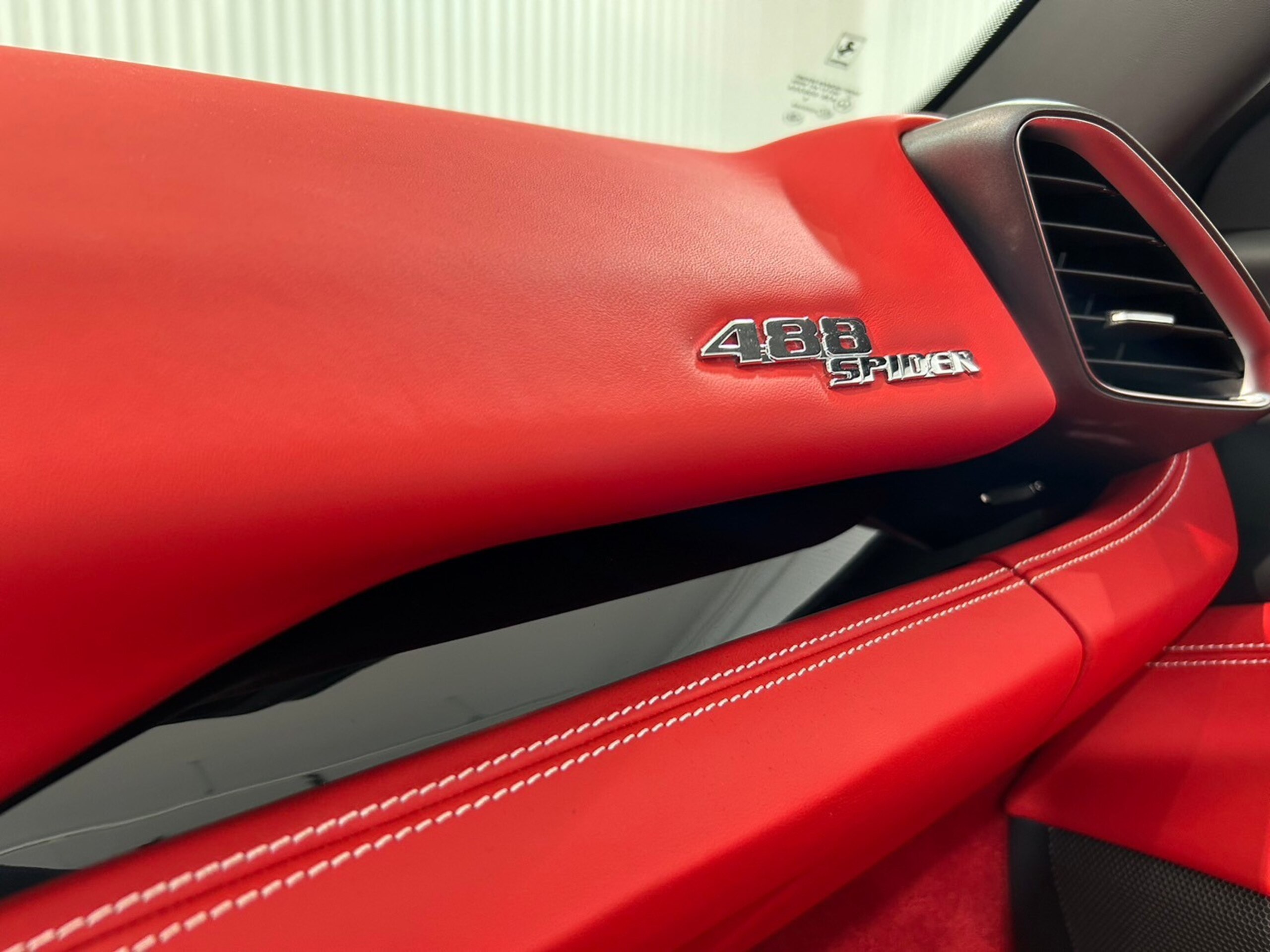 2019 Ferrari 488 Spider — Photo 15 / 27