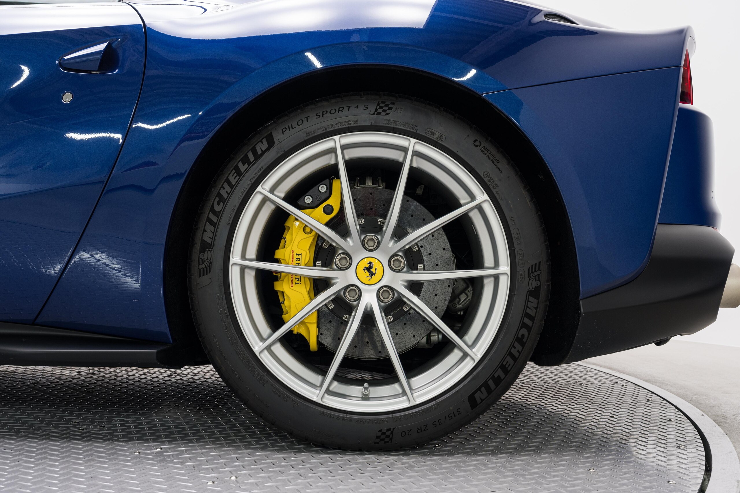 2019 Ferrari 812 Superfast — Photo 23 / 27