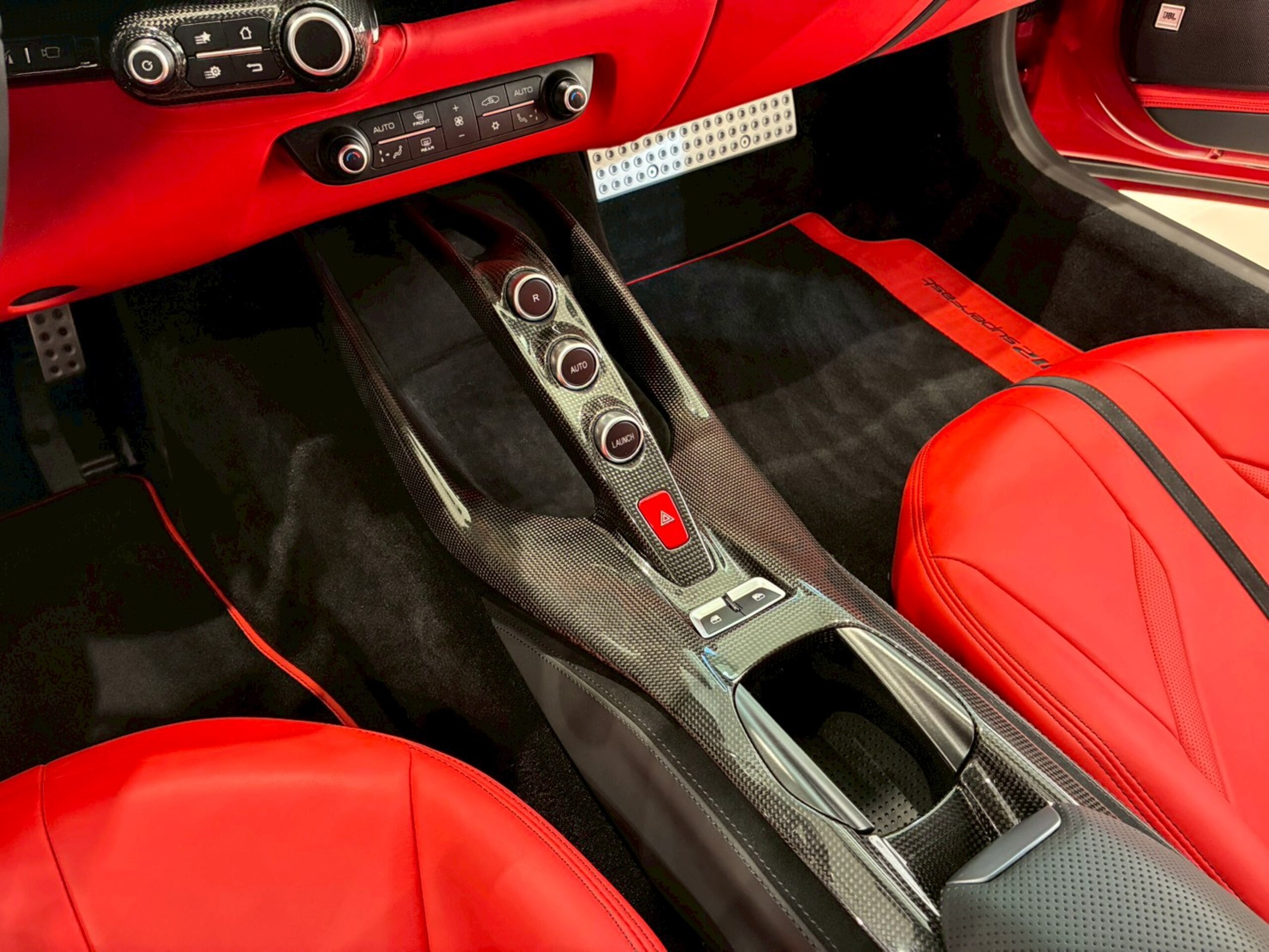 2019 Ferrari 812 Superfast — Photo 9 / 24