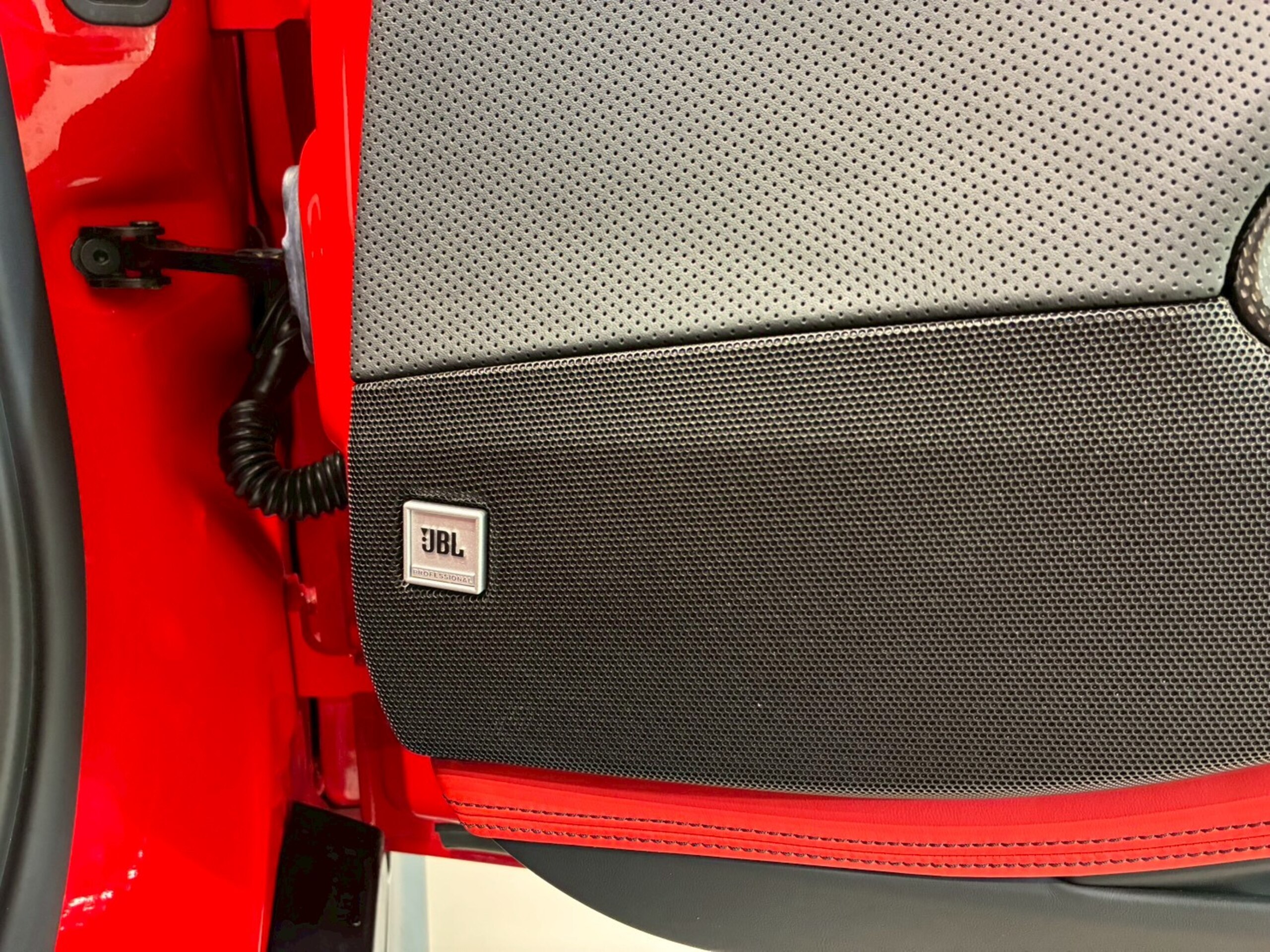 2019 Ferrari 812 Superfast — Photo 10 / 24