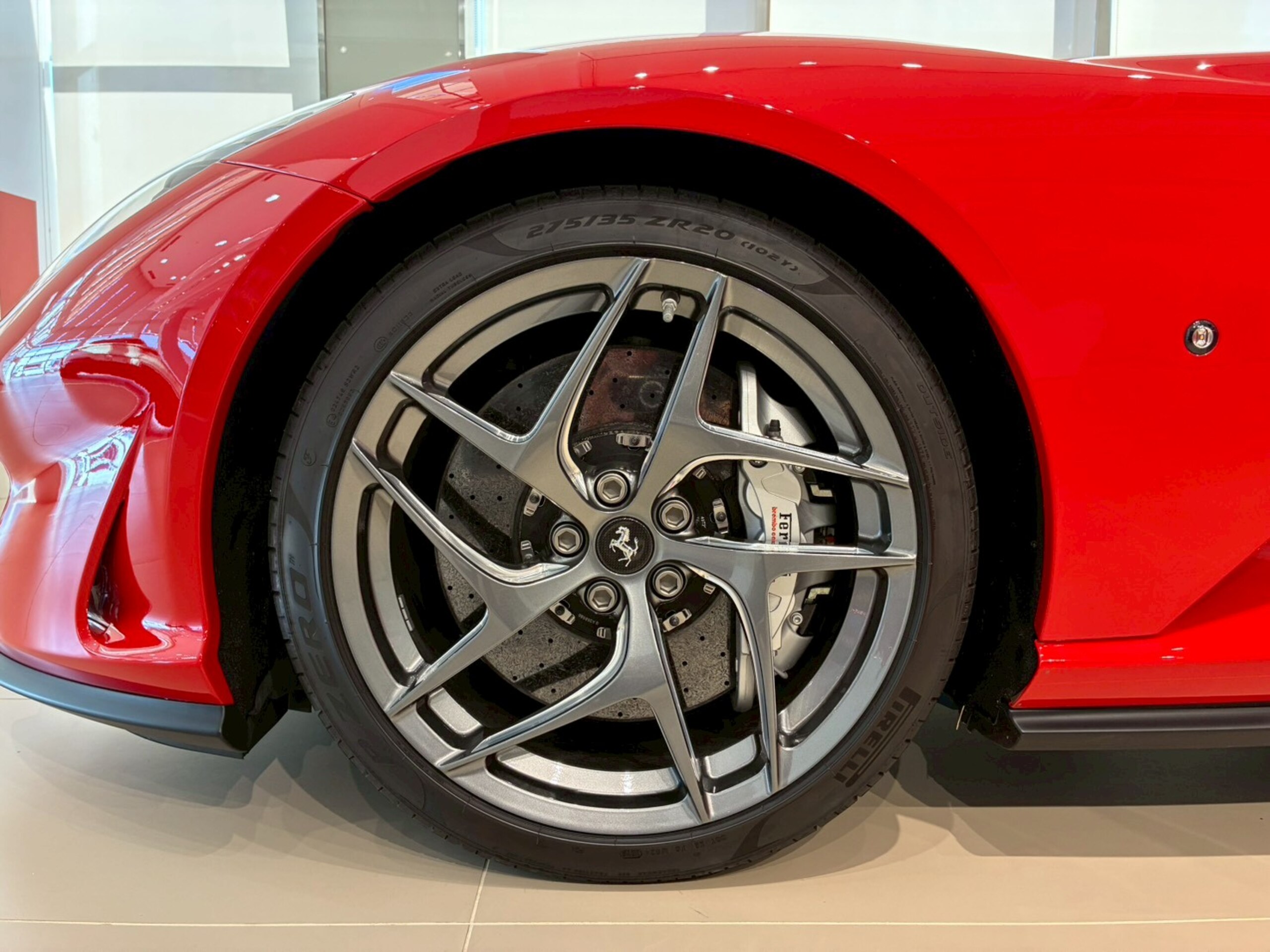 2019 Ferrari 812 Superfast — Photo 12 / 24
