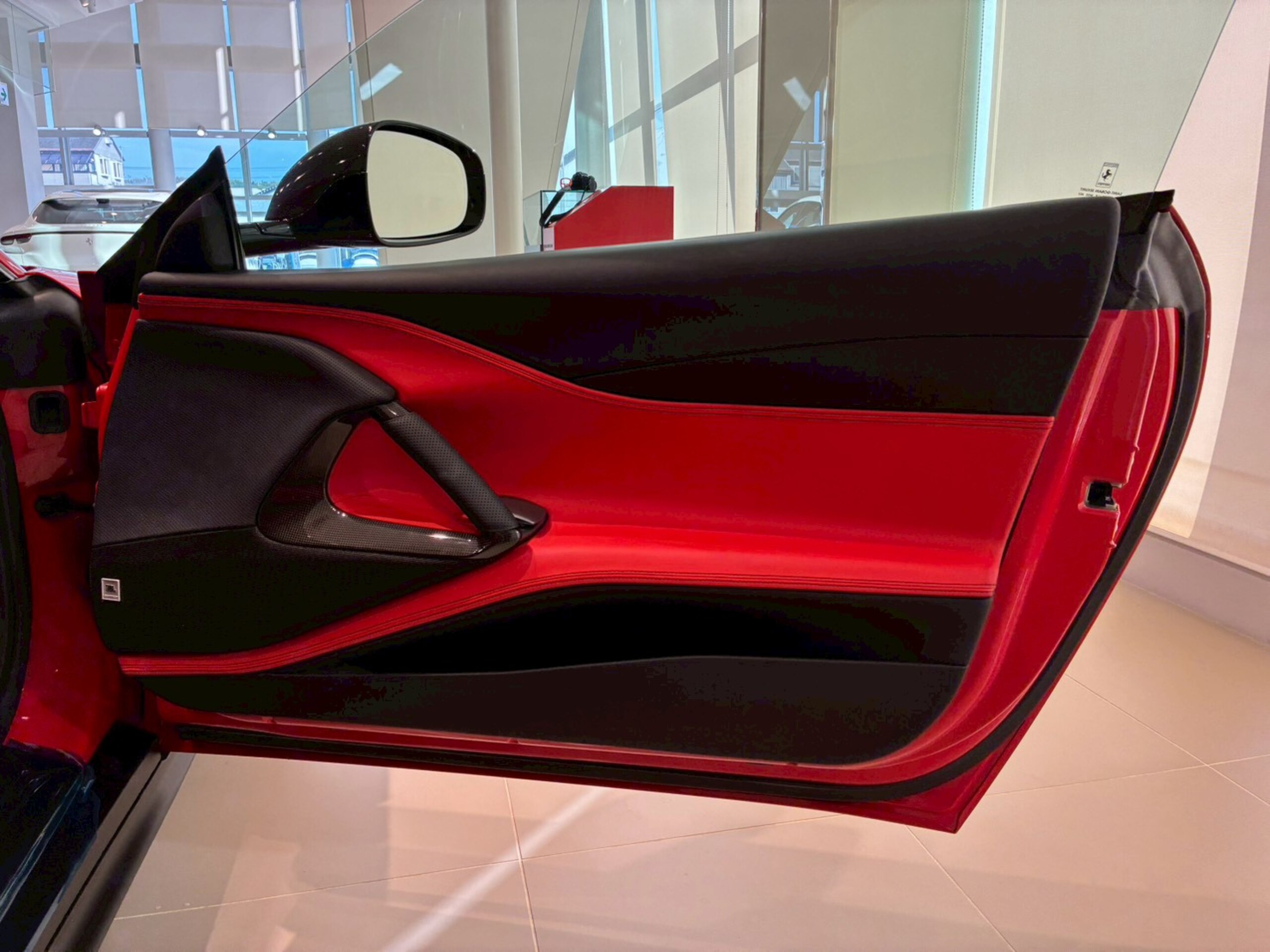 2019 Ferrari 812 Superfast — Photo 21 / 24