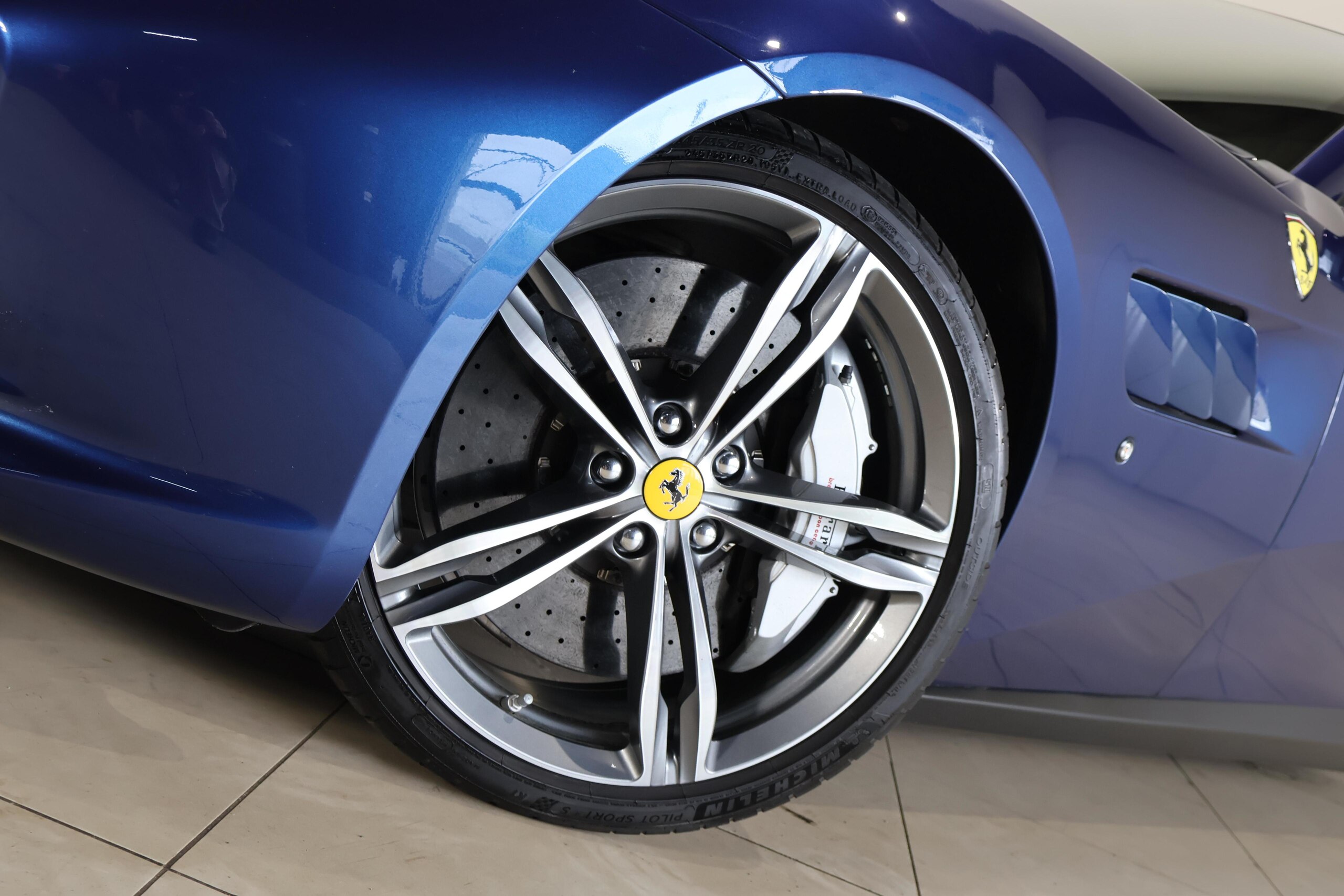 2019 Ferrari GTC4Lusso — Photo 10 / 45