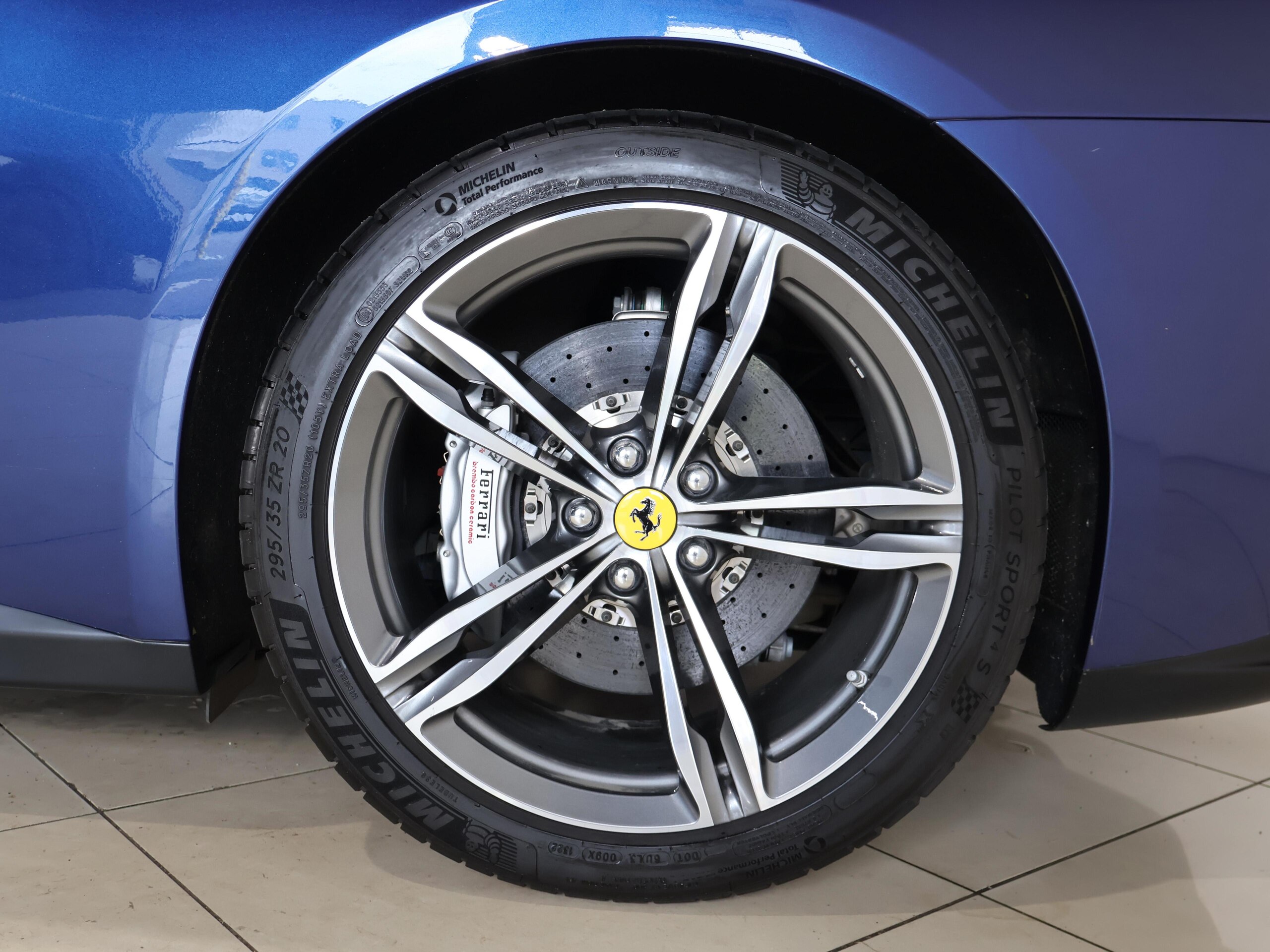 2019 Ferrari GTC4Lusso — Photo 12 / 45
