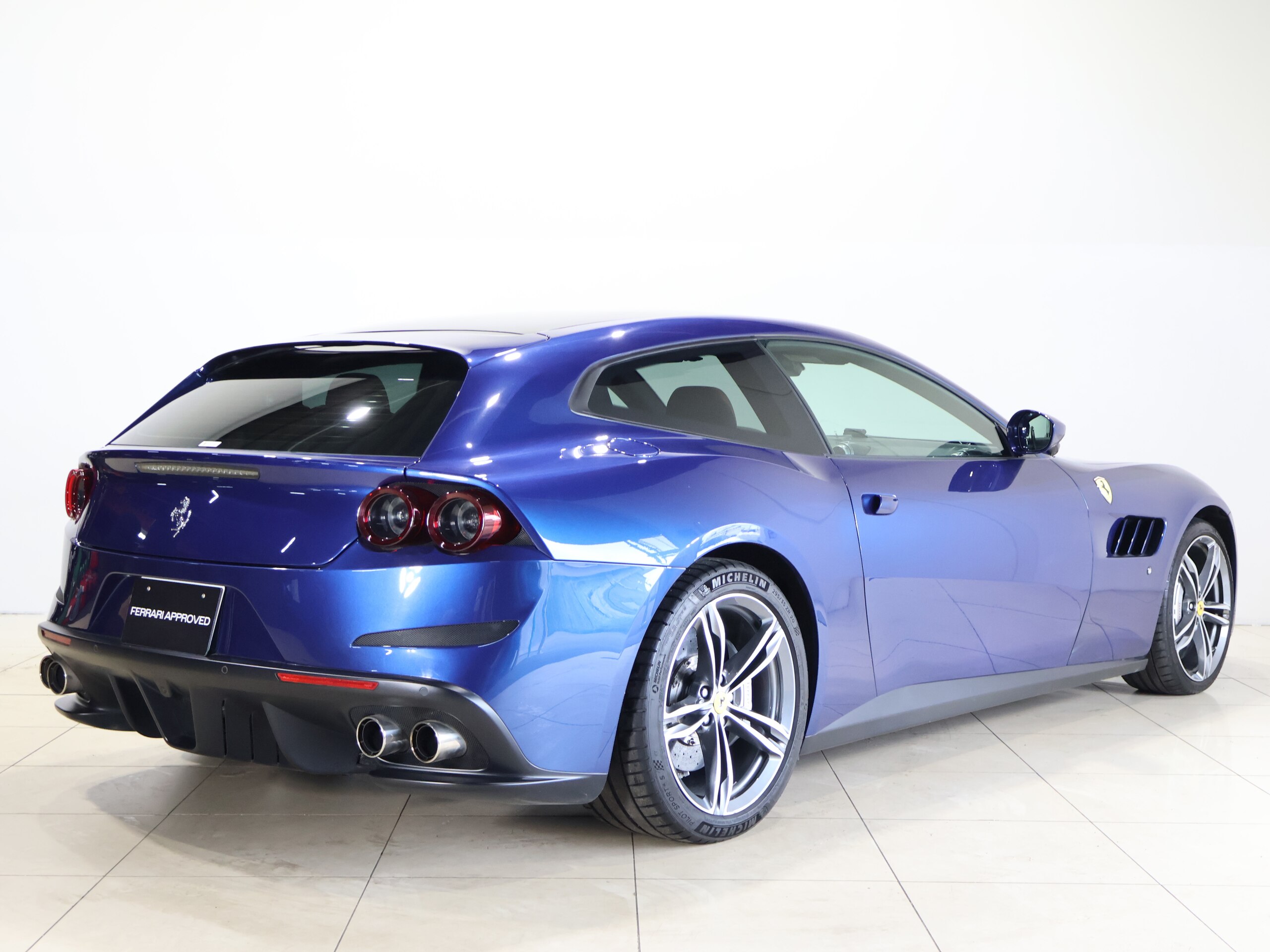 2019 Ferrari GTC4Lusso — Photo 17 / 45