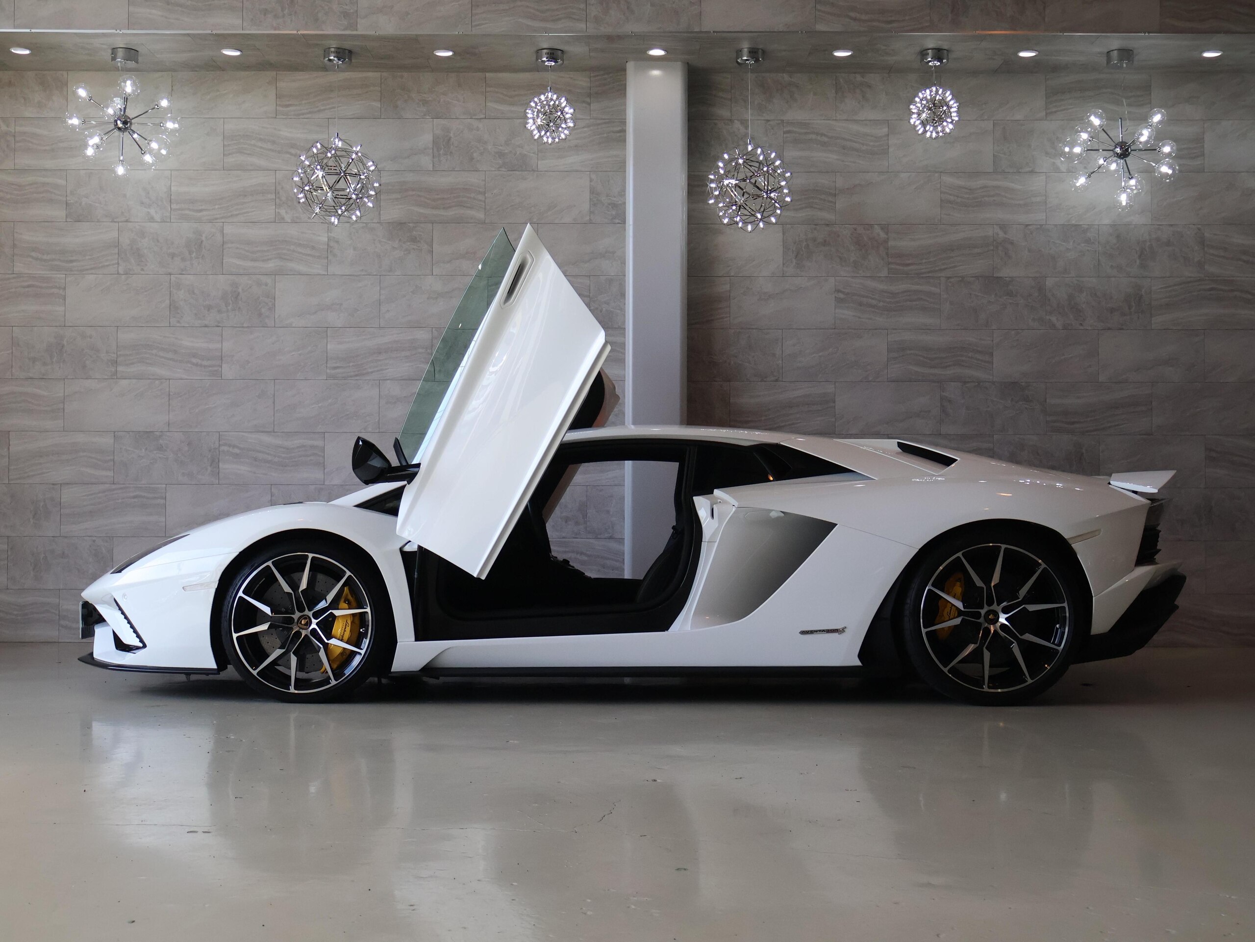 2019 Lamborghini Aventador S — Photo 6 / 73