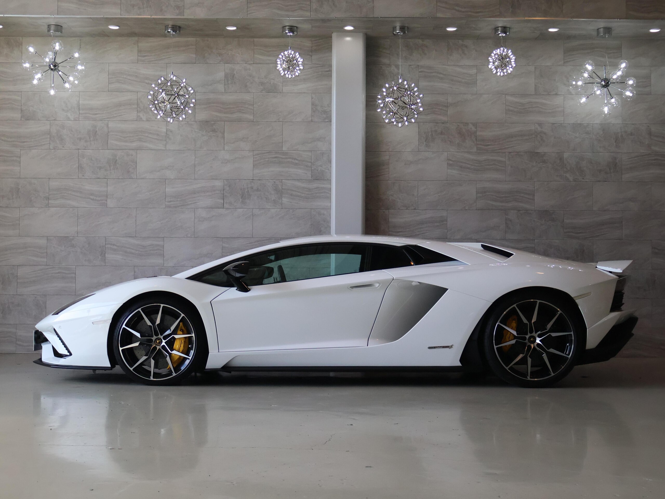 2019 Lamborghini Aventador S — Photo 15 / 73