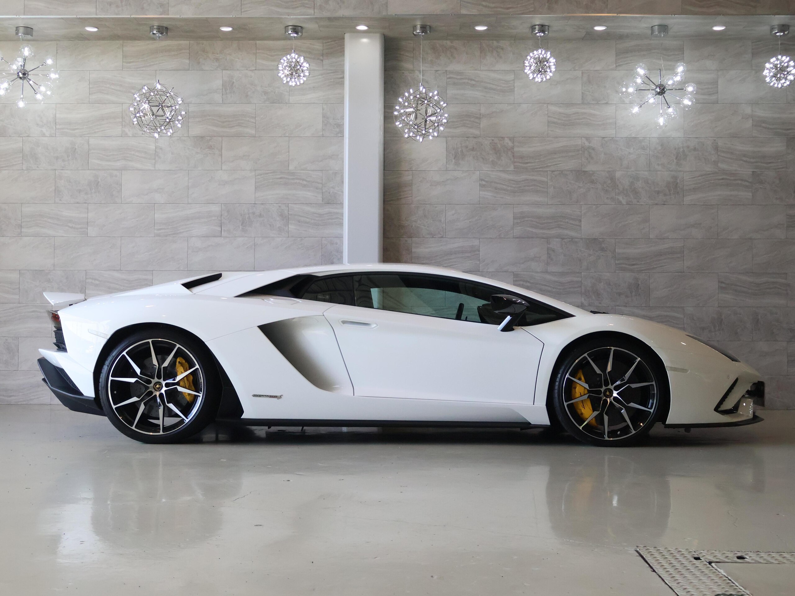 2019 Lamborghini Aventador S — Photo 17 / 73