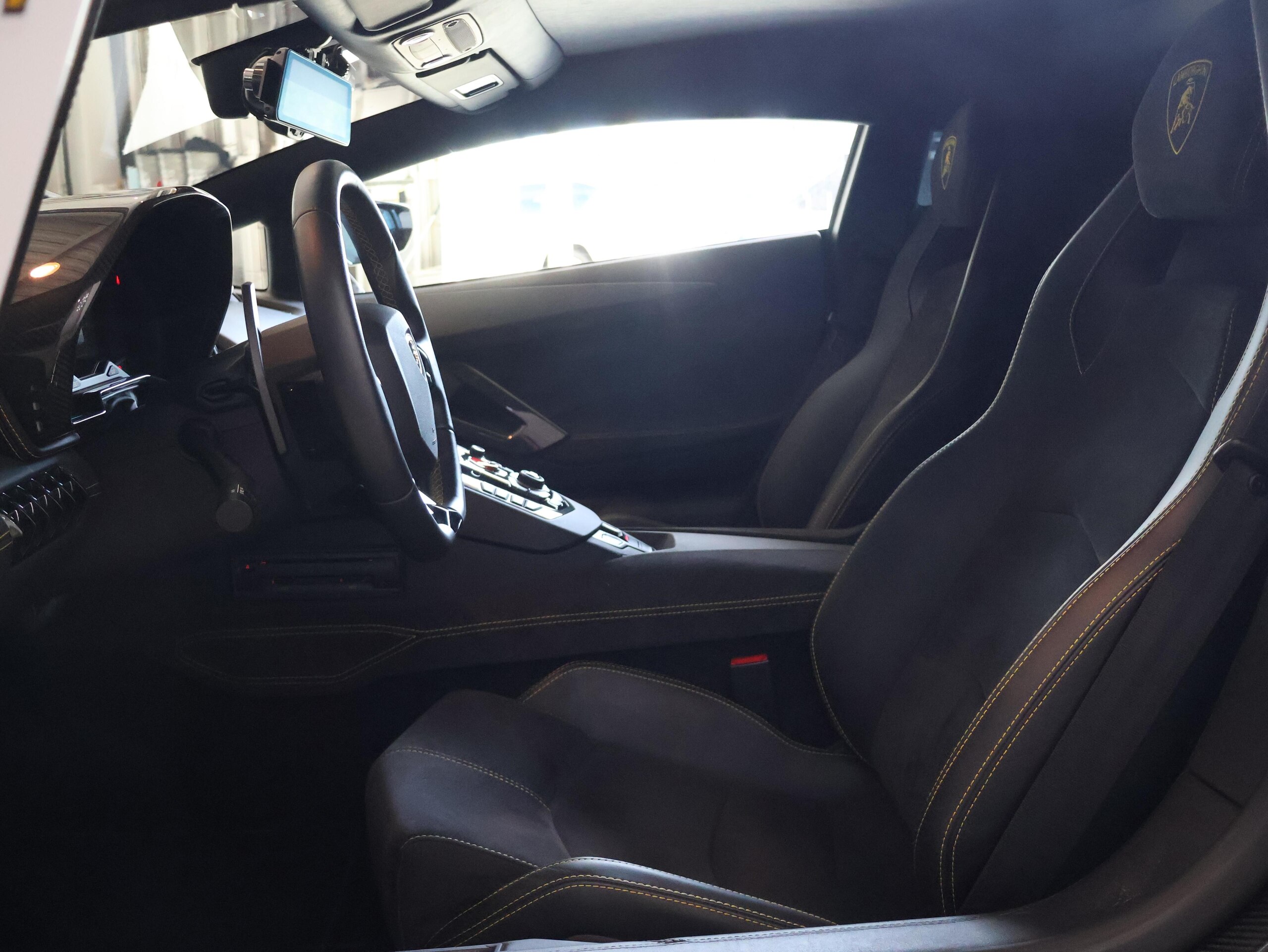 2019 Lamborghini Aventador S — Photo 19 / 73