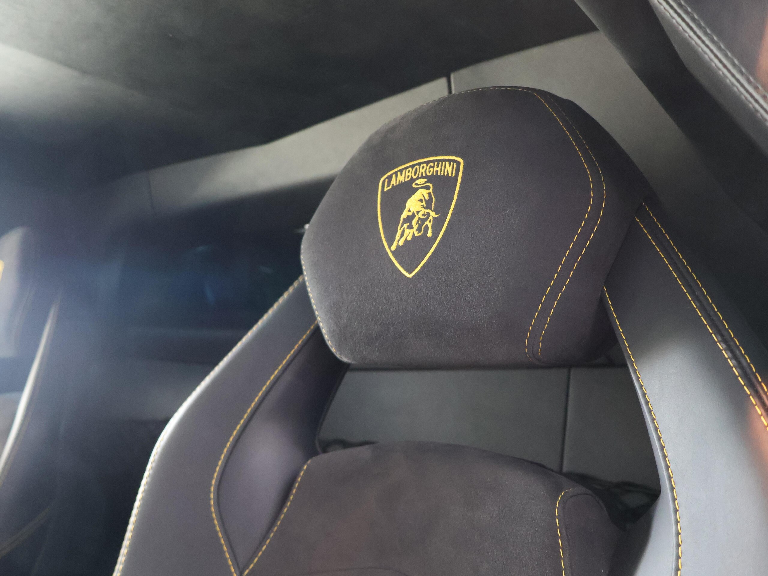2019 Lamborghini Aventador S — Photo 21 / 73