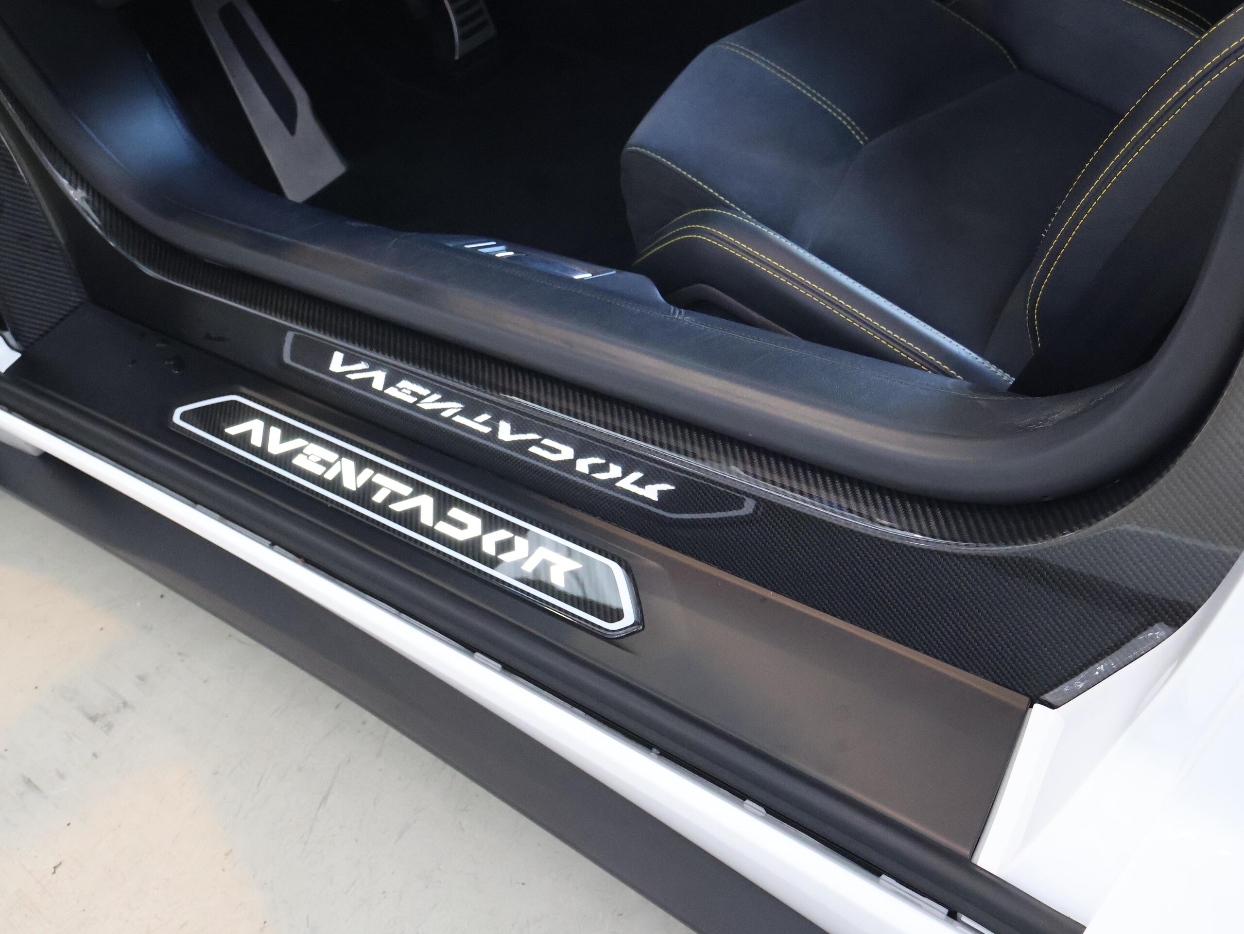 2019 Lamborghini Aventador S — Photo 22 / 73