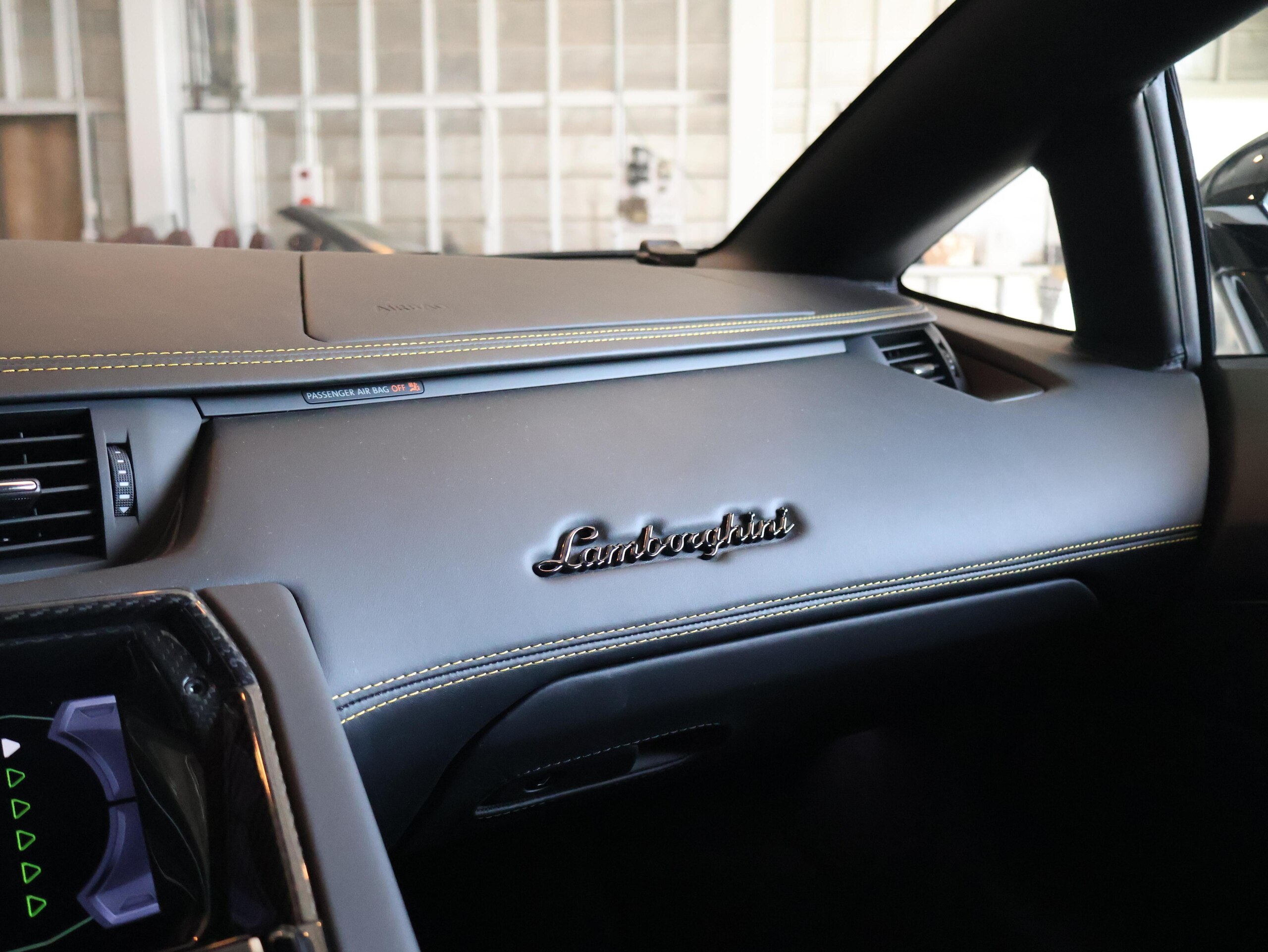 2019 Lamborghini Aventador S — Photo 25 / 73
