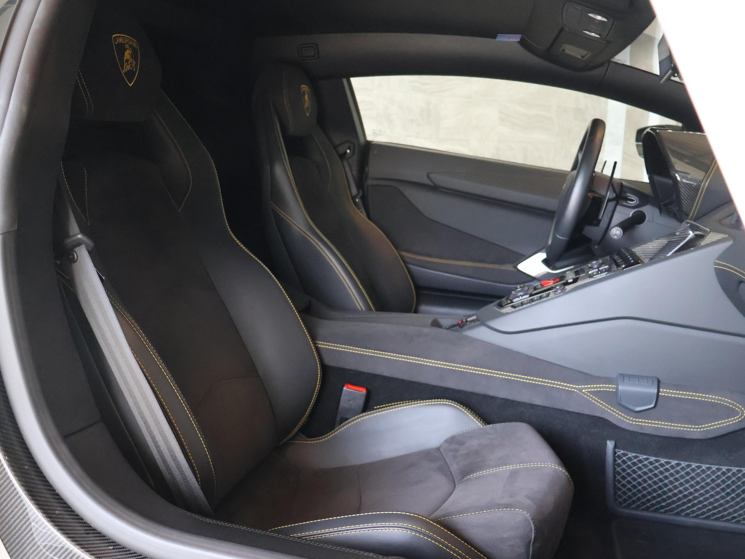 2019 Lamborghini Aventador S — Photo 26 / 73