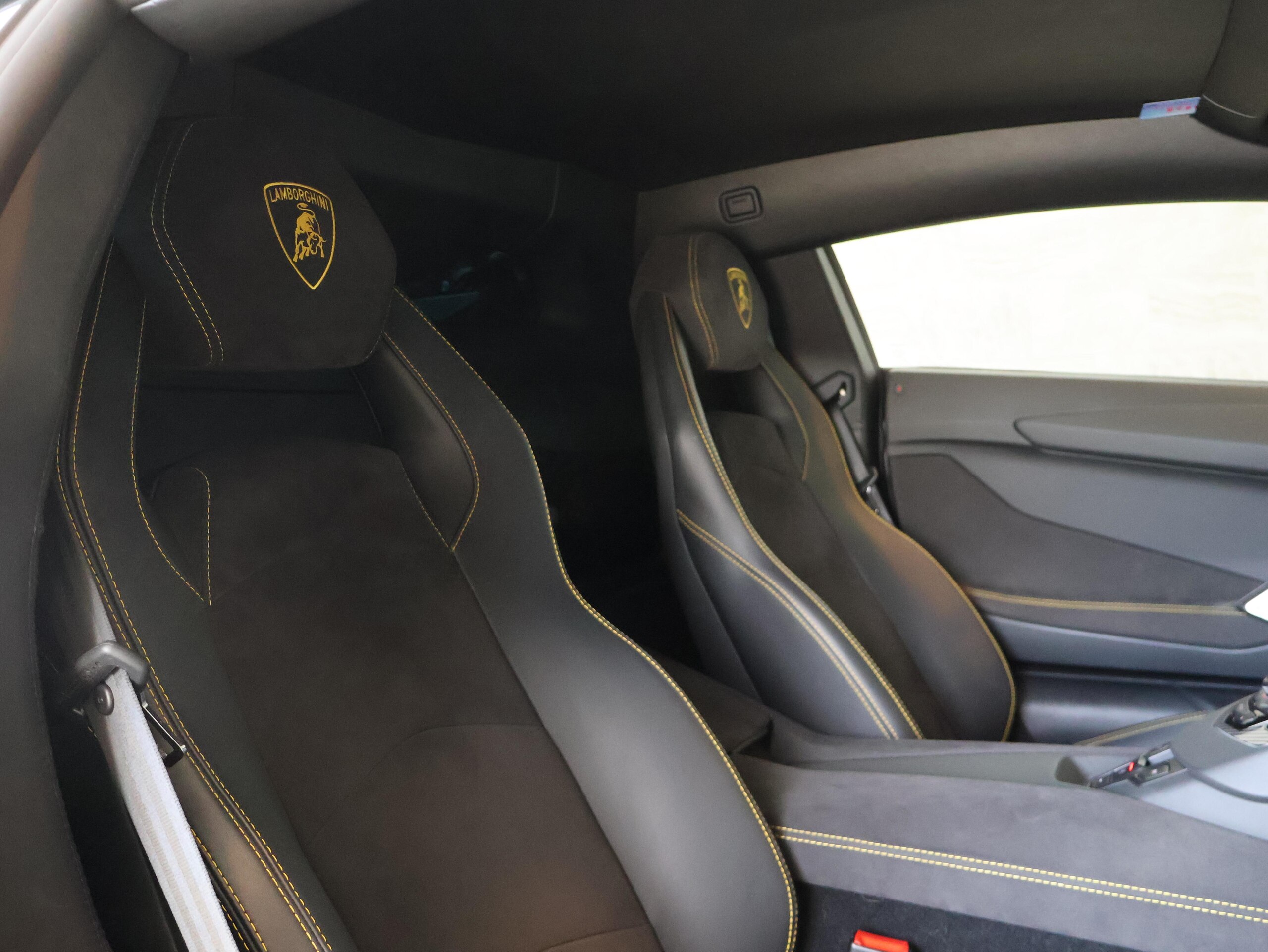 2019 Lamborghini Aventador S — Photo 27 / 73