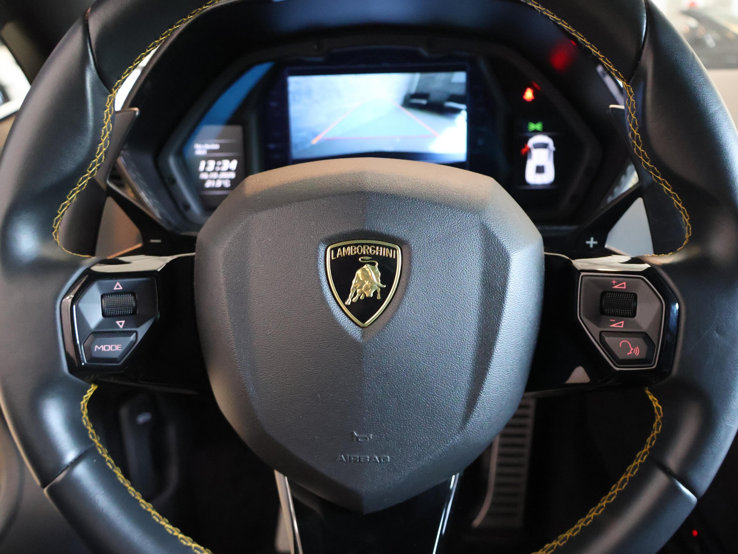 2019 Lamborghini Aventador S — Photo 33 / 73
