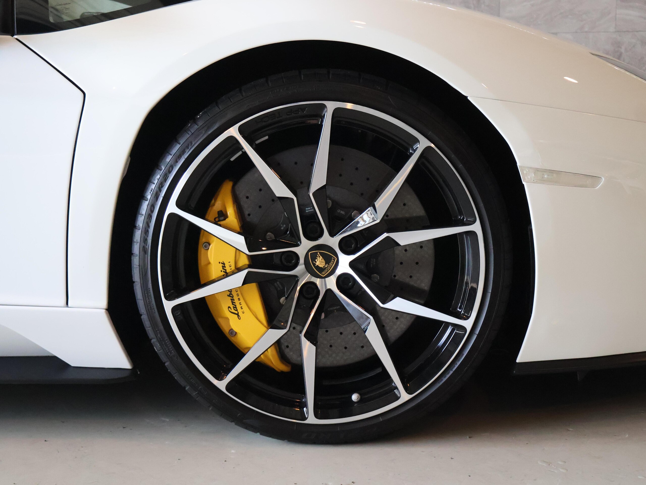 2019 Lamborghini Aventador S — Photo 56 / 73