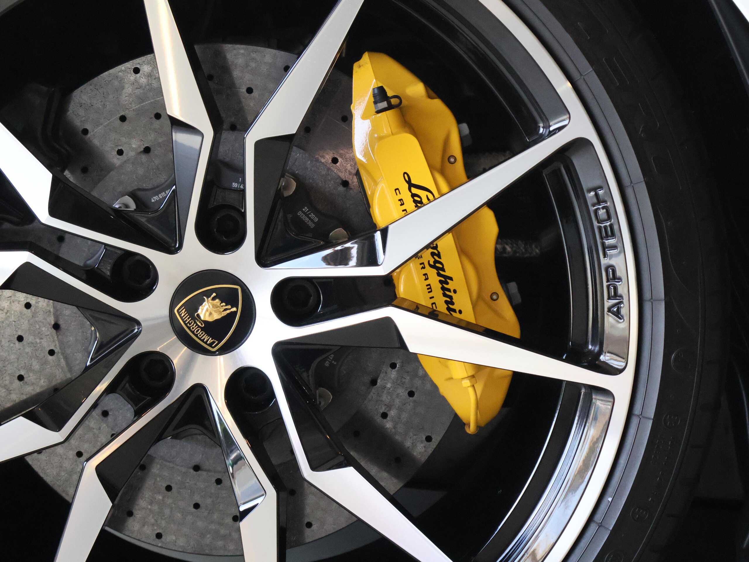 2019 Lamborghini Aventador S — Photo 59 / 73