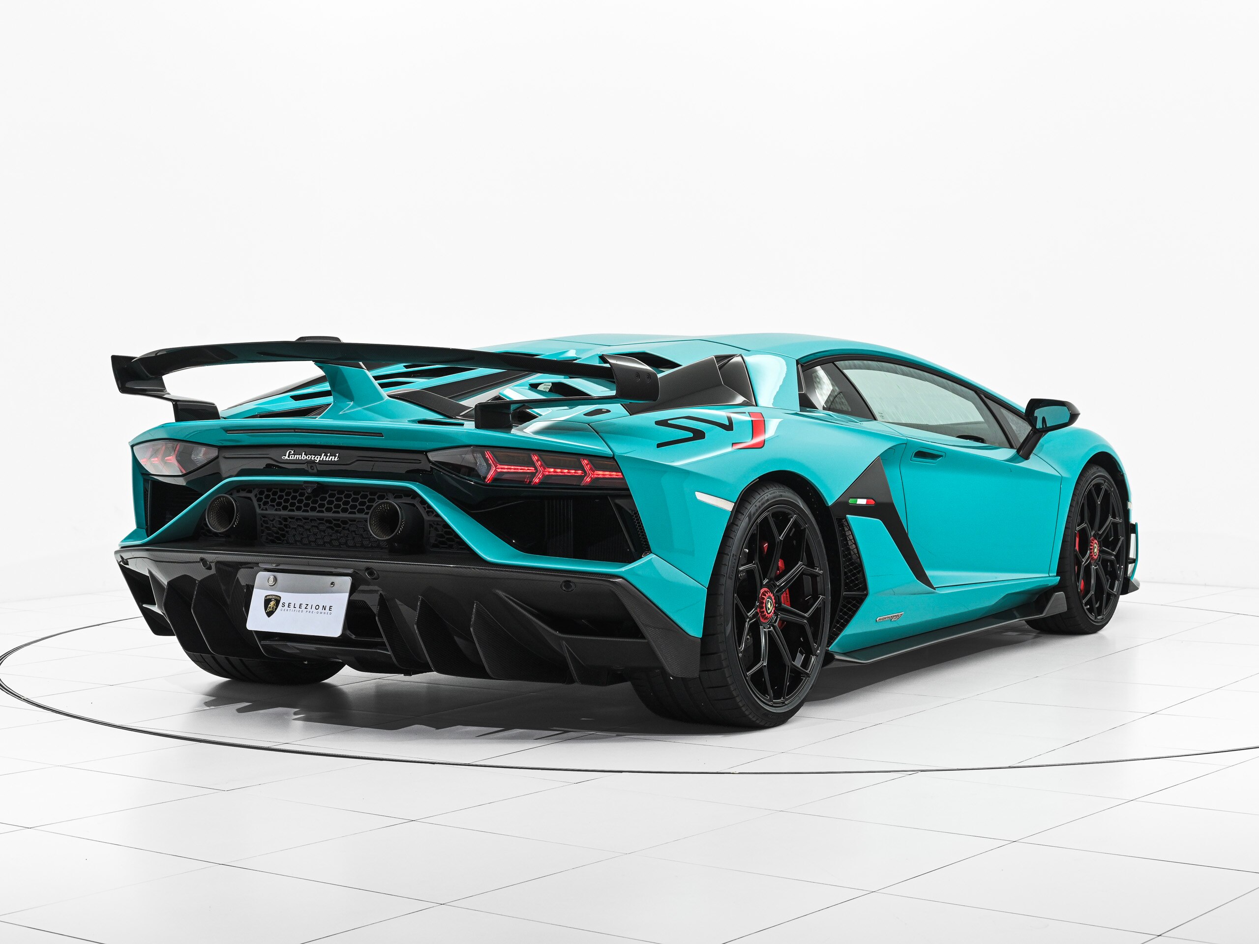 2019 Lamborghini Aventador SVJ — Photo 11 / 48
