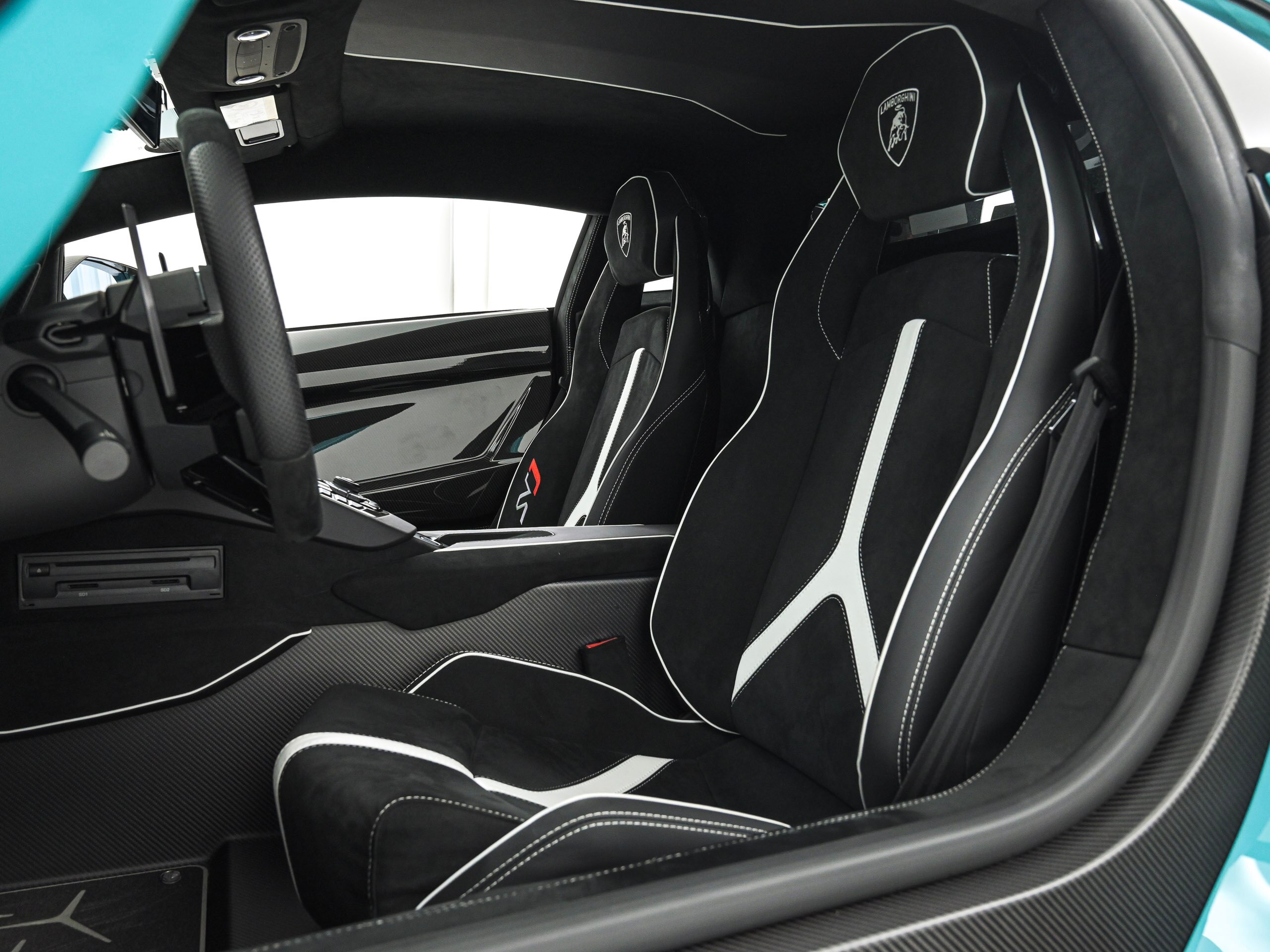 2019 Lamborghini Aventador SVJ — Photo 14 / 48