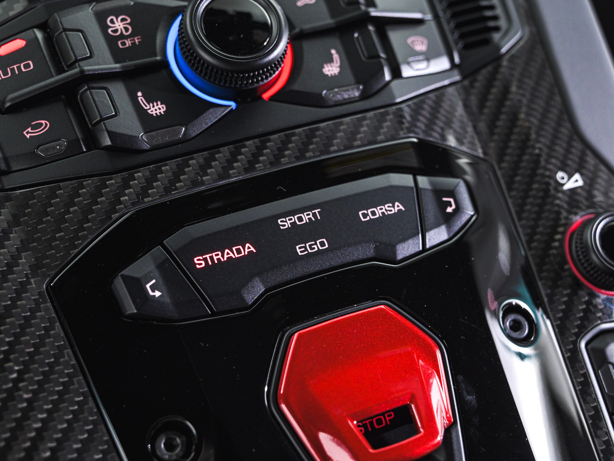 2019 Lamborghini Aventador SVJ — Photo 23 / 48
