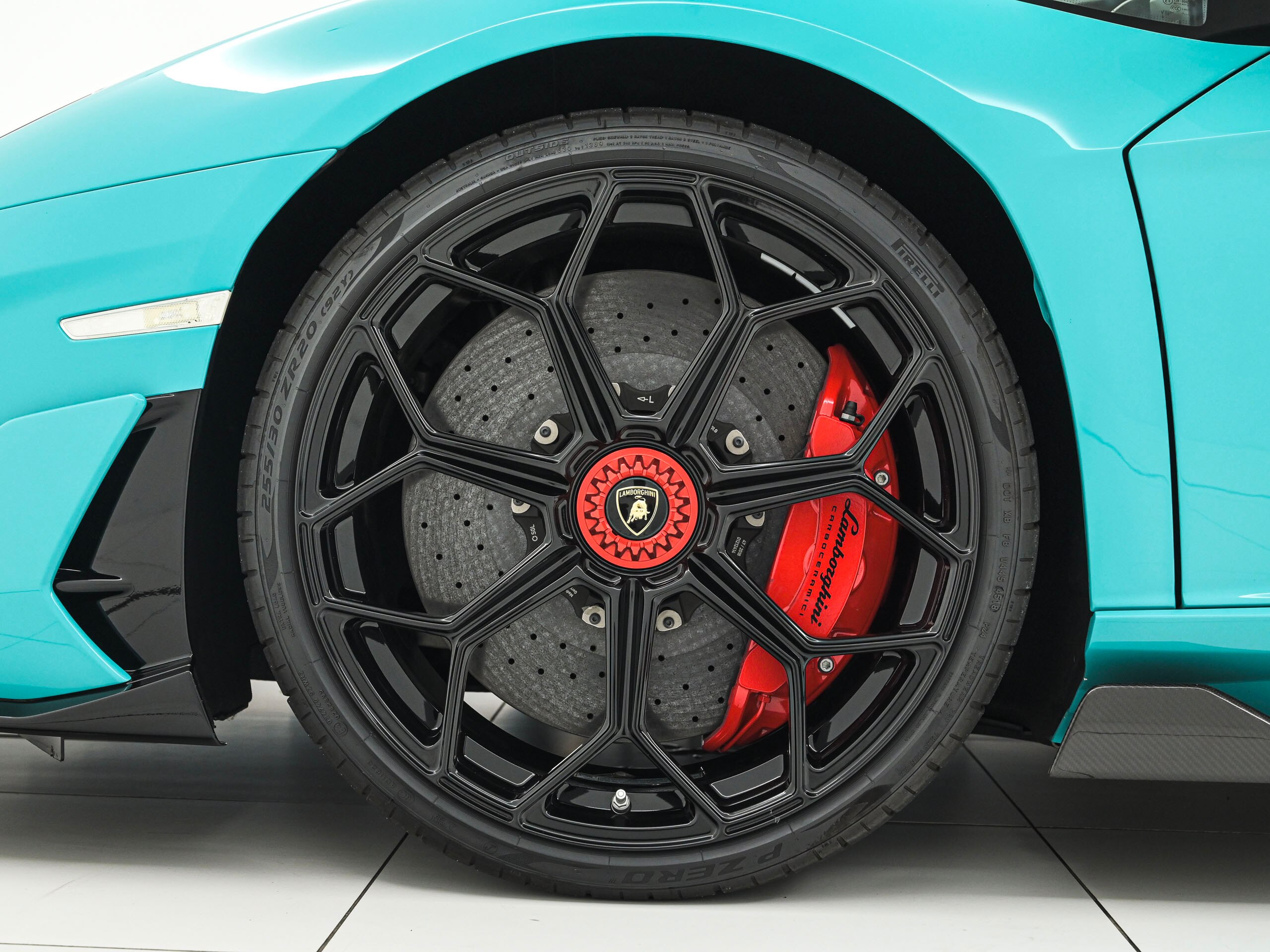 2019 Lamborghini Aventador SVJ — Photo 30 / 48