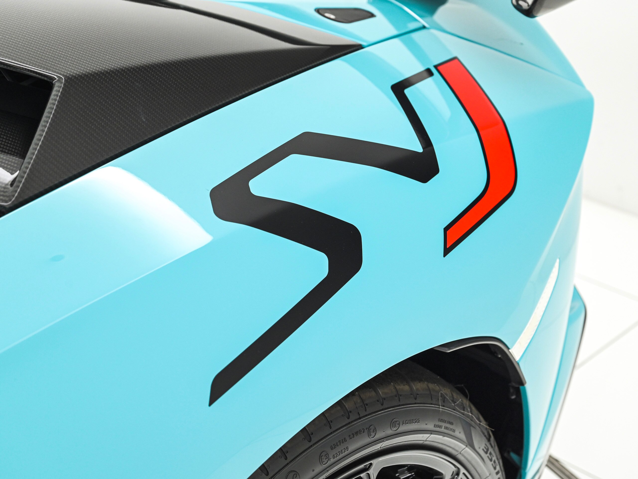 2019 Lamborghini Aventador SVJ — Photo 40 / 48