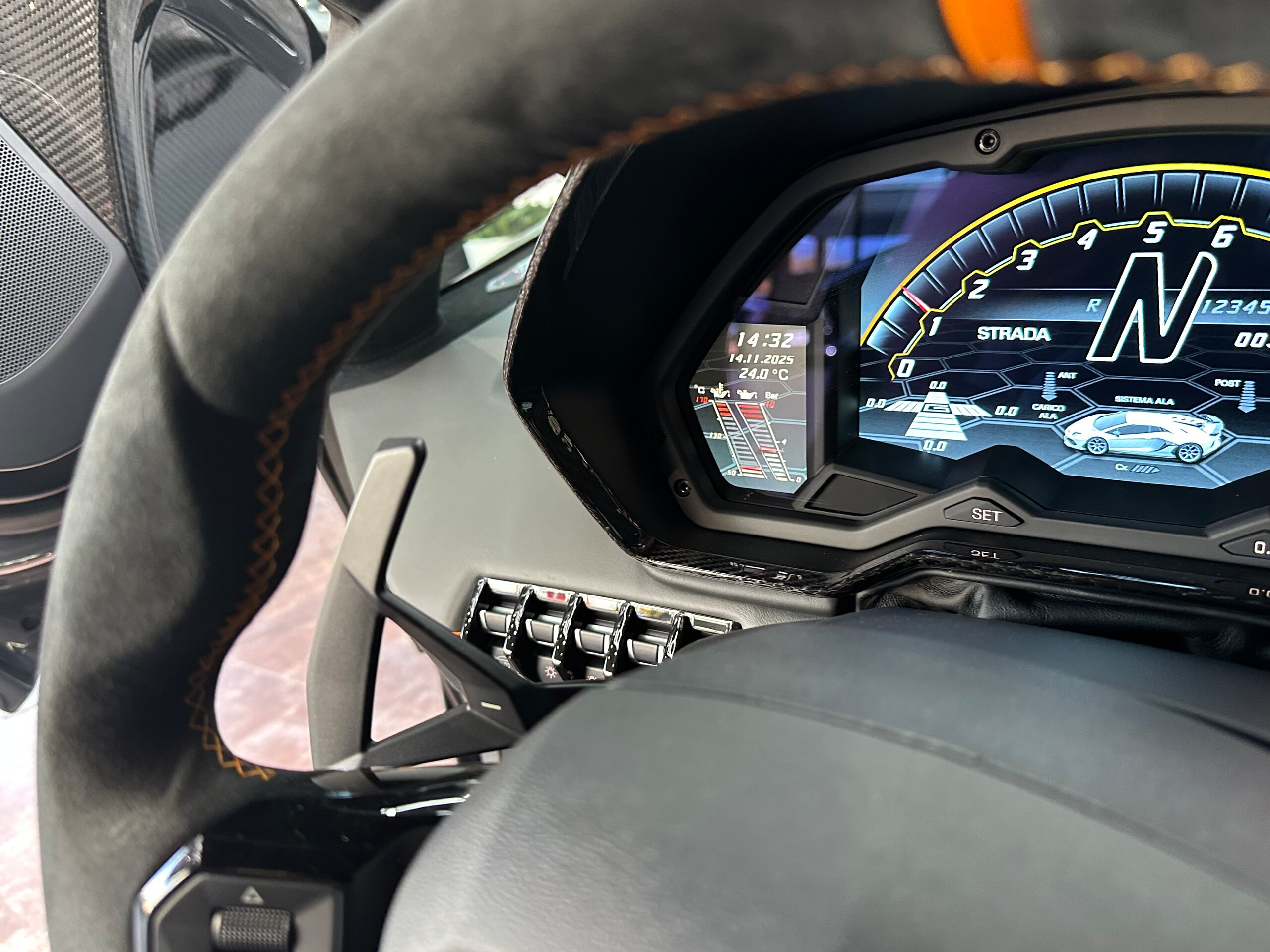 2019 Lamborghini Aventador SVJ — Photo 11 / 36