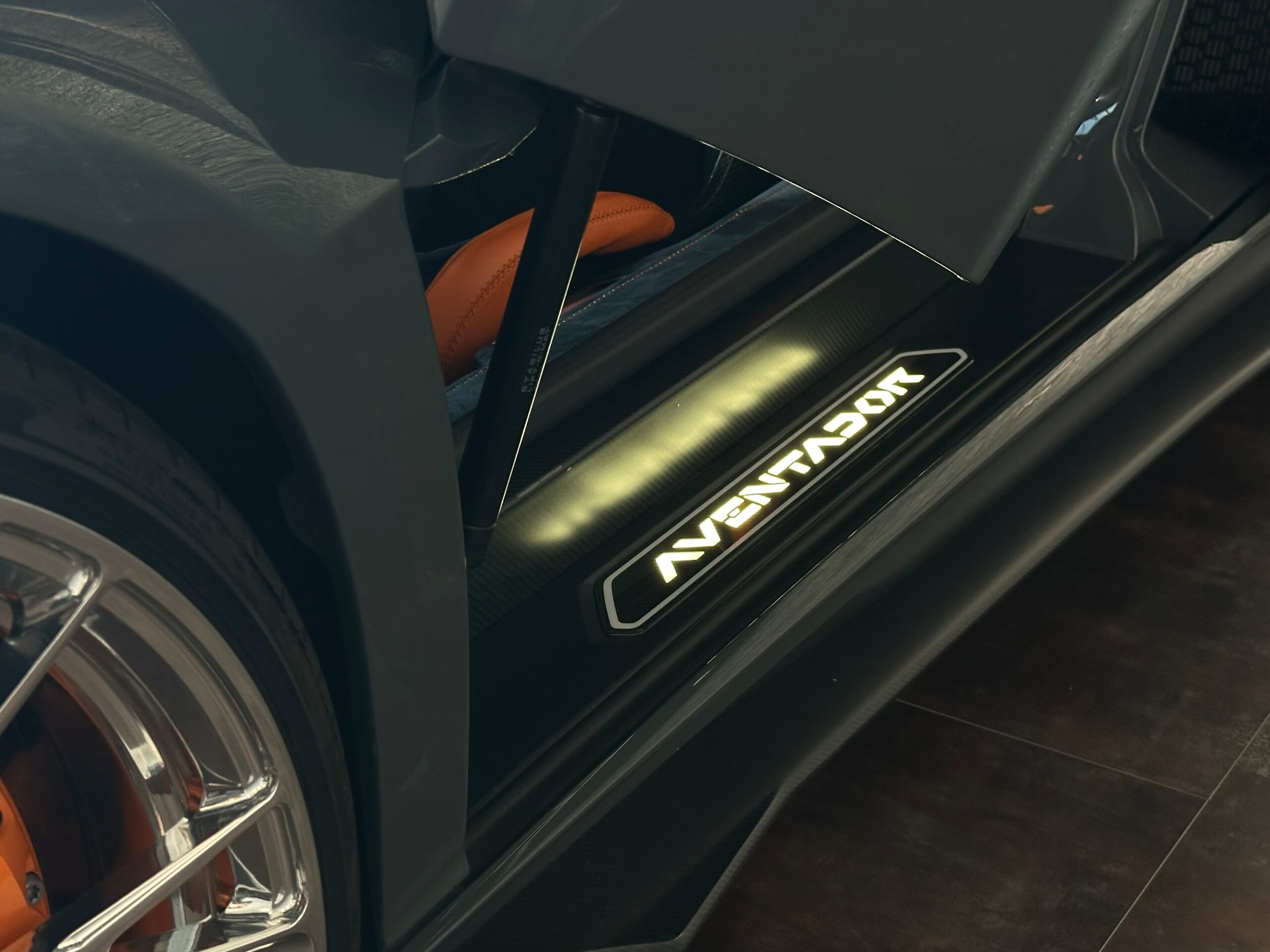 2019 Lamborghini Aventador SVJ — Photo 21 / 36
