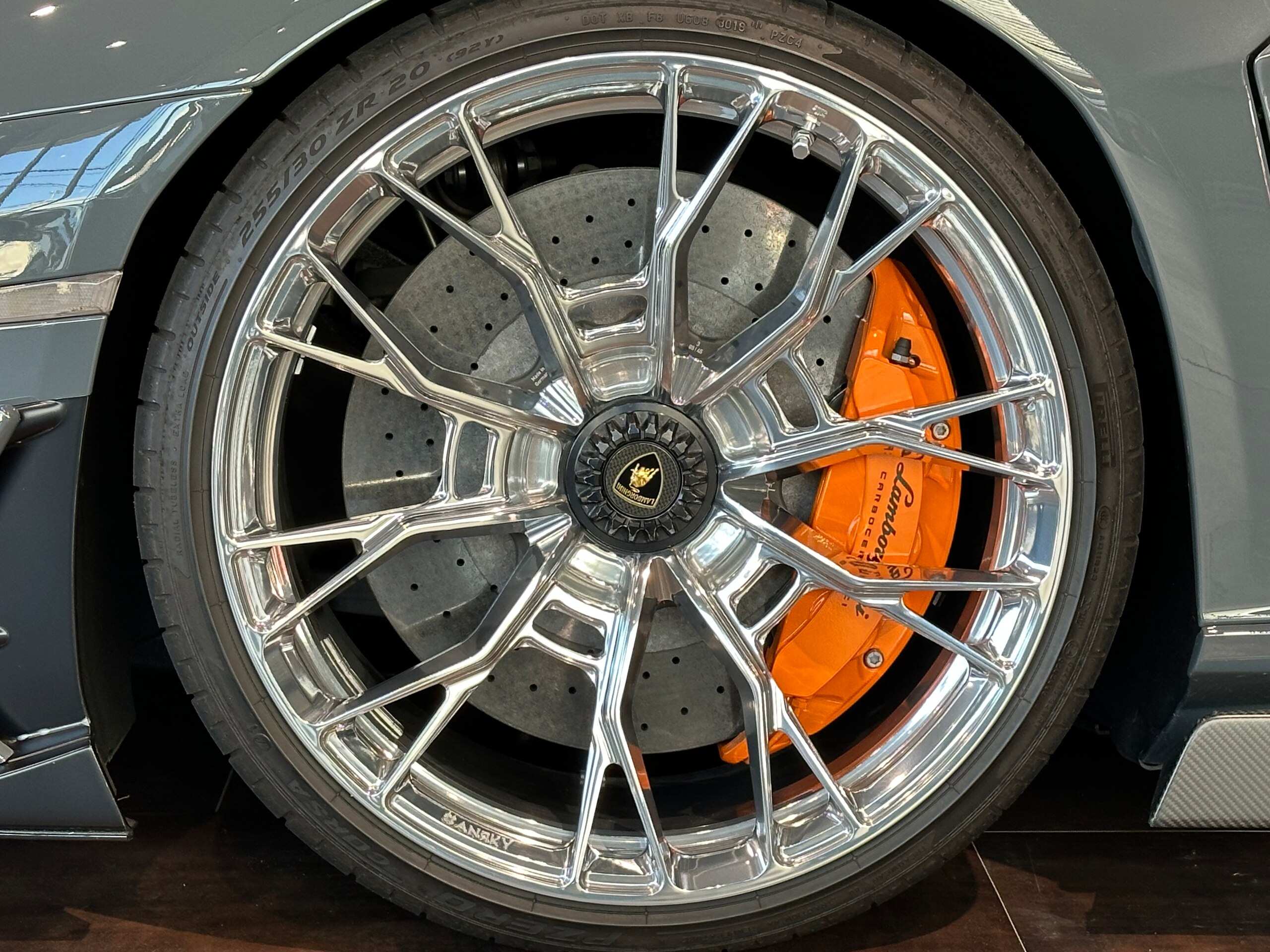 2019 Lamborghini Aventador SVJ — Photo 25 / 36